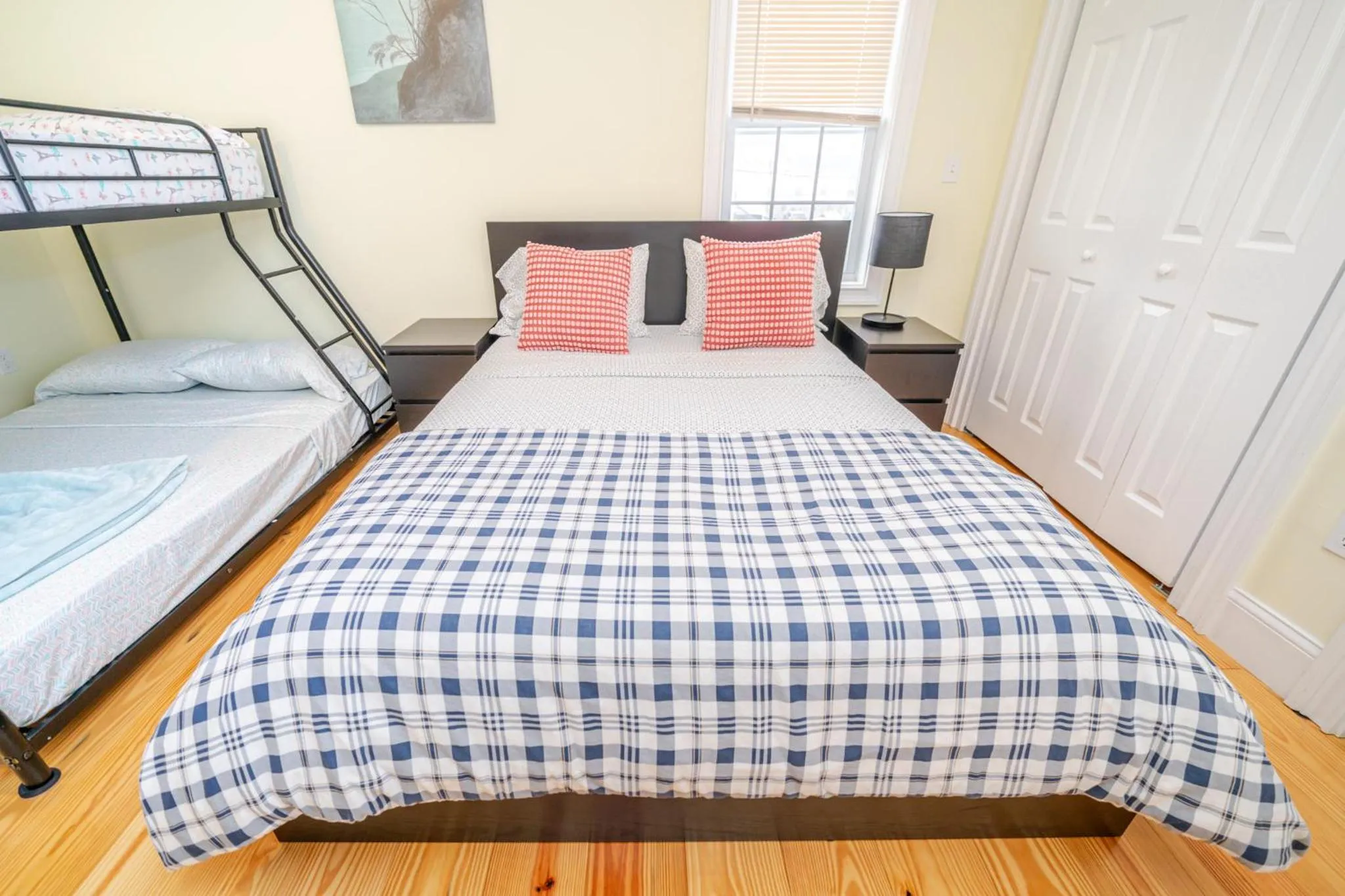 Bed in 39 - 3BR Quincy - Stunning Townhouse near Adams