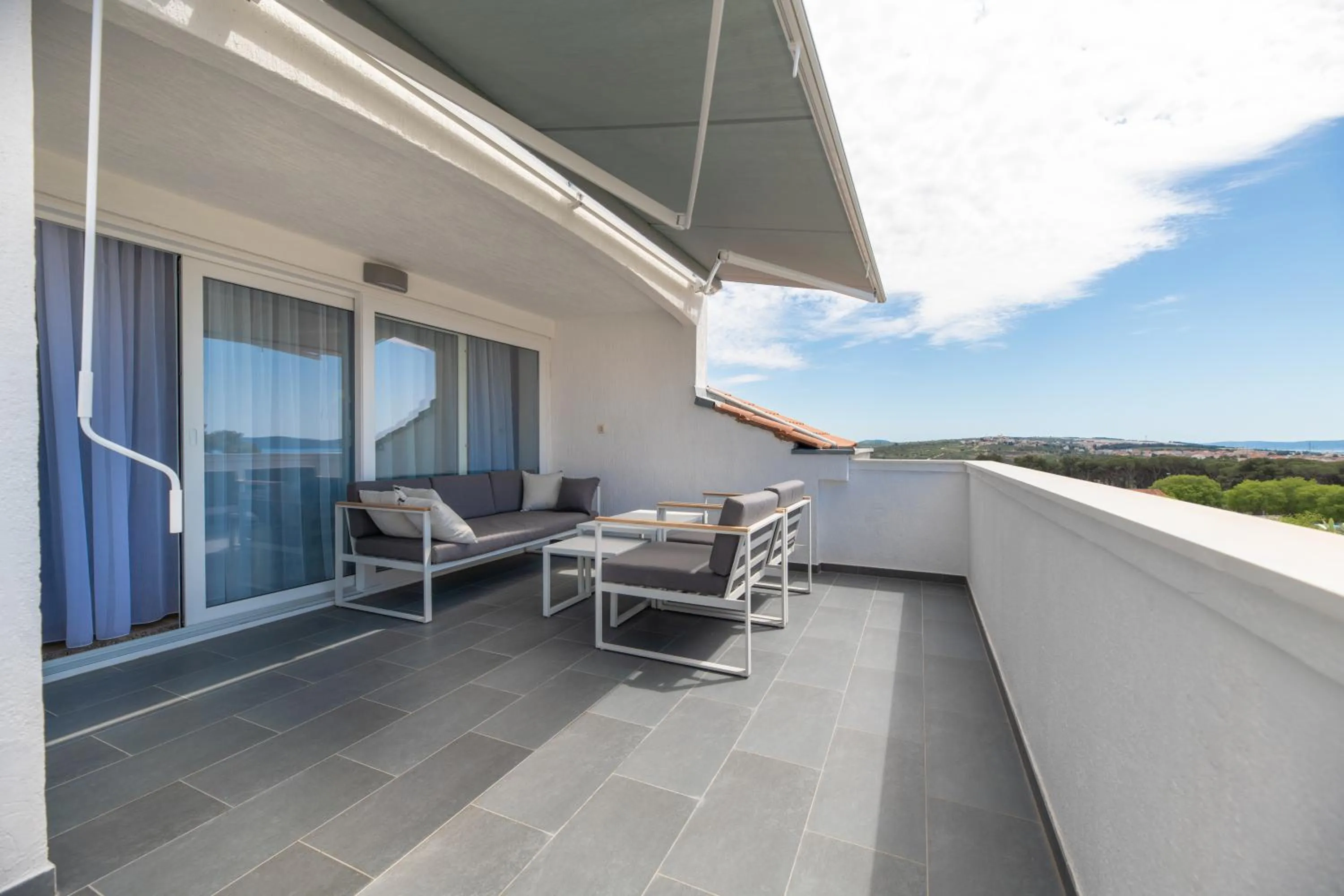 White Hill Apartment