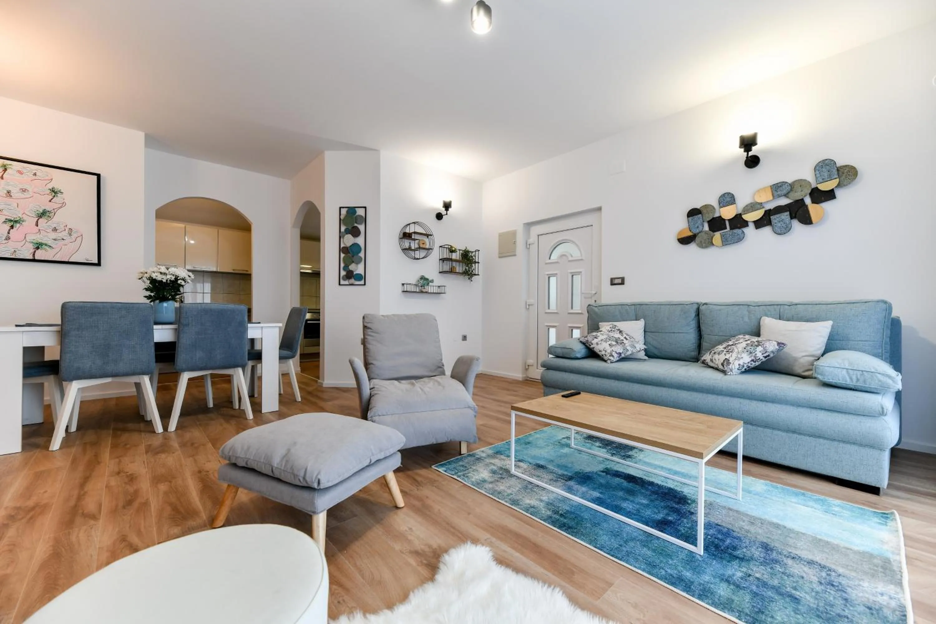 Three-Bedroom Apartment in White Hill Apartment
