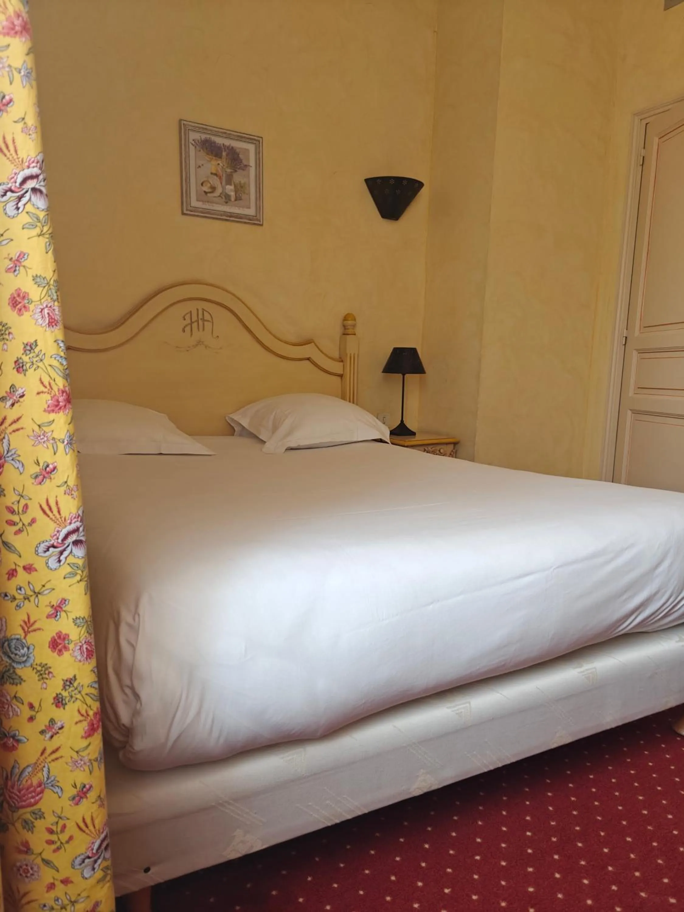 Bed in Hôtel l'Arena