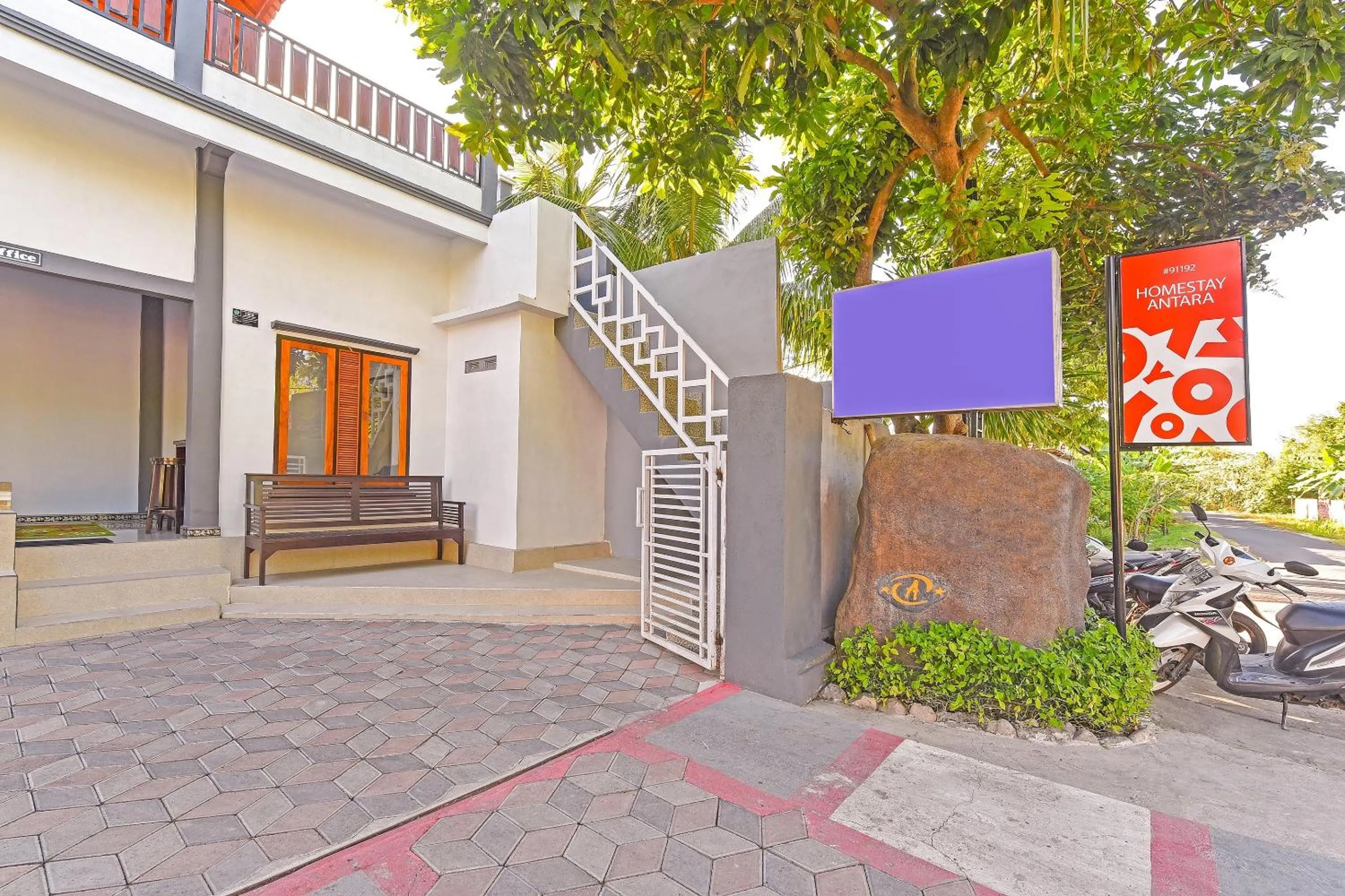 Facade/entrance in Hotel O Homestay Antara