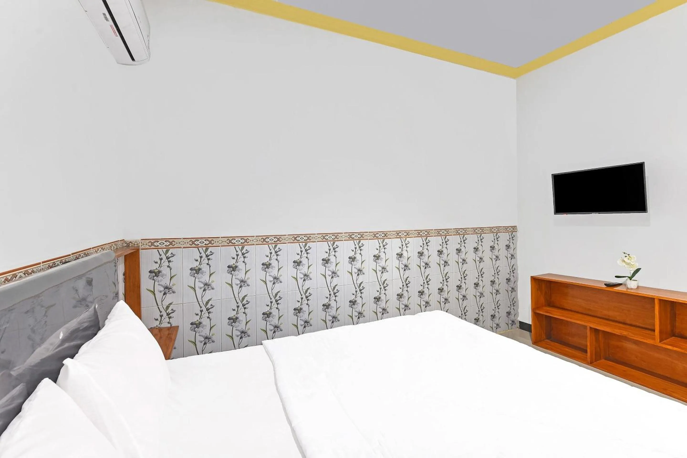 Bedroom, Bed in Hotel O Homestay Antara