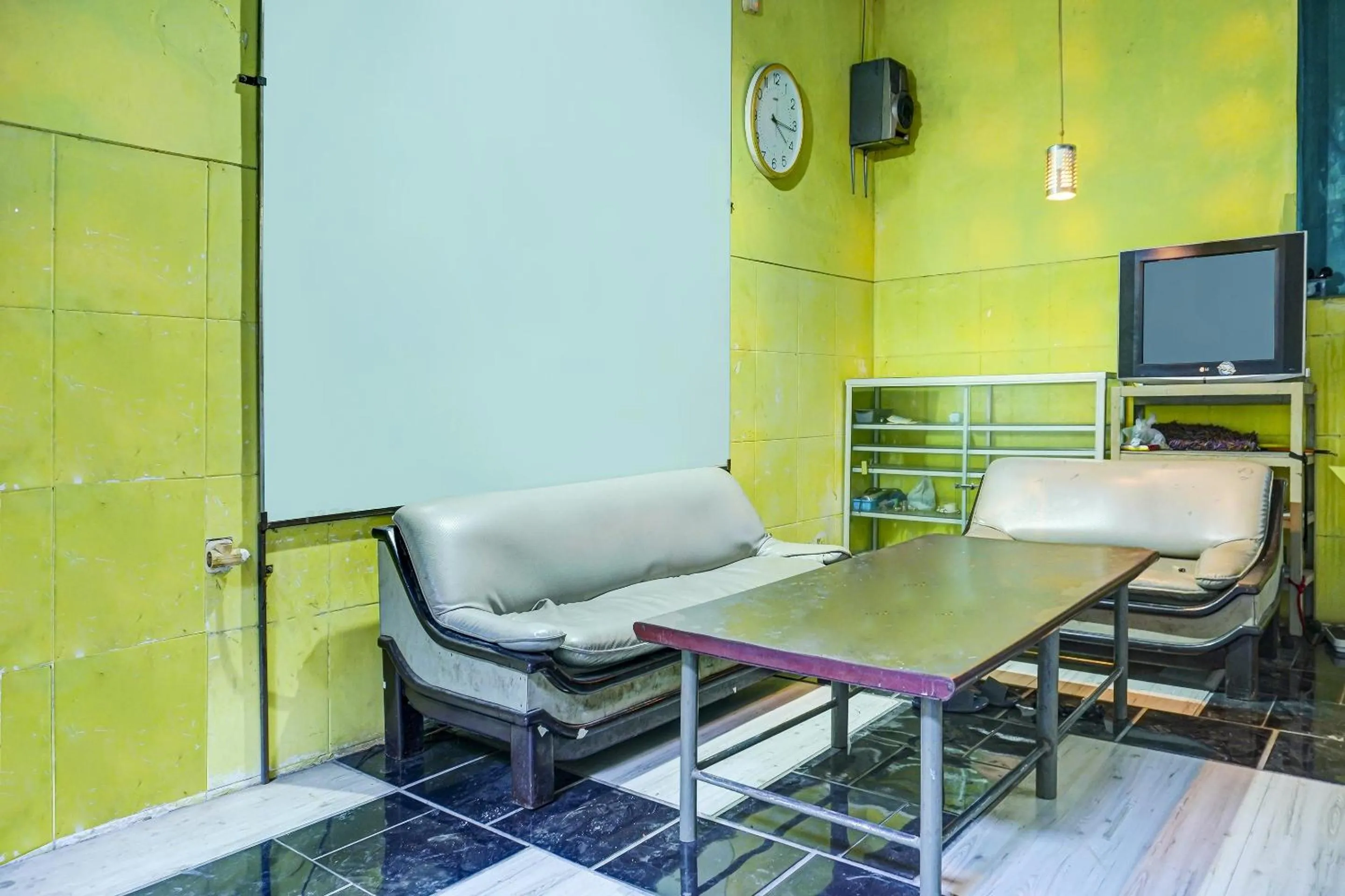 Lobby or reception in OYO Life 91205 Rindang Guesthouse Syariah