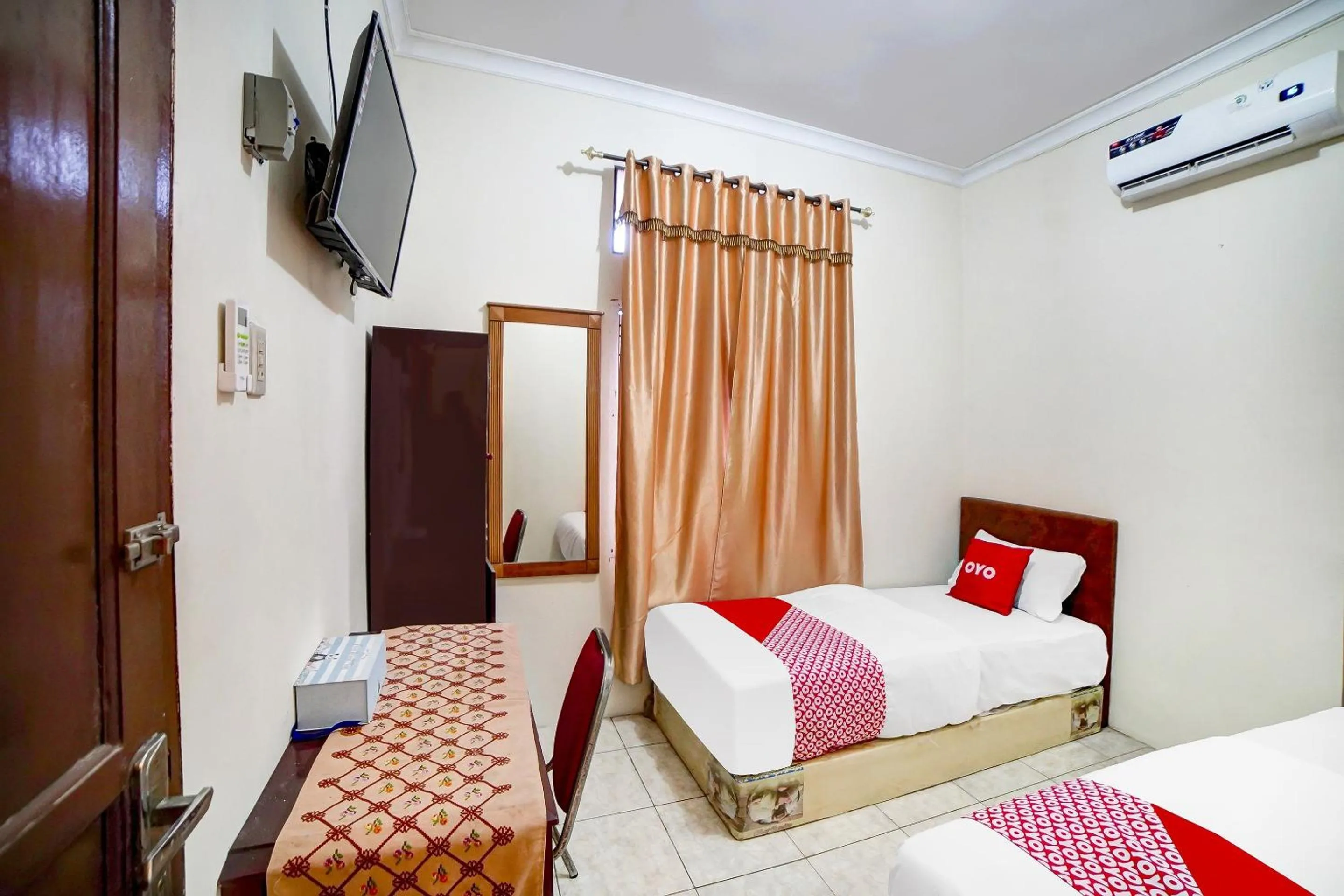 Bedroom, Bed in Hotel O Felicia Homestay