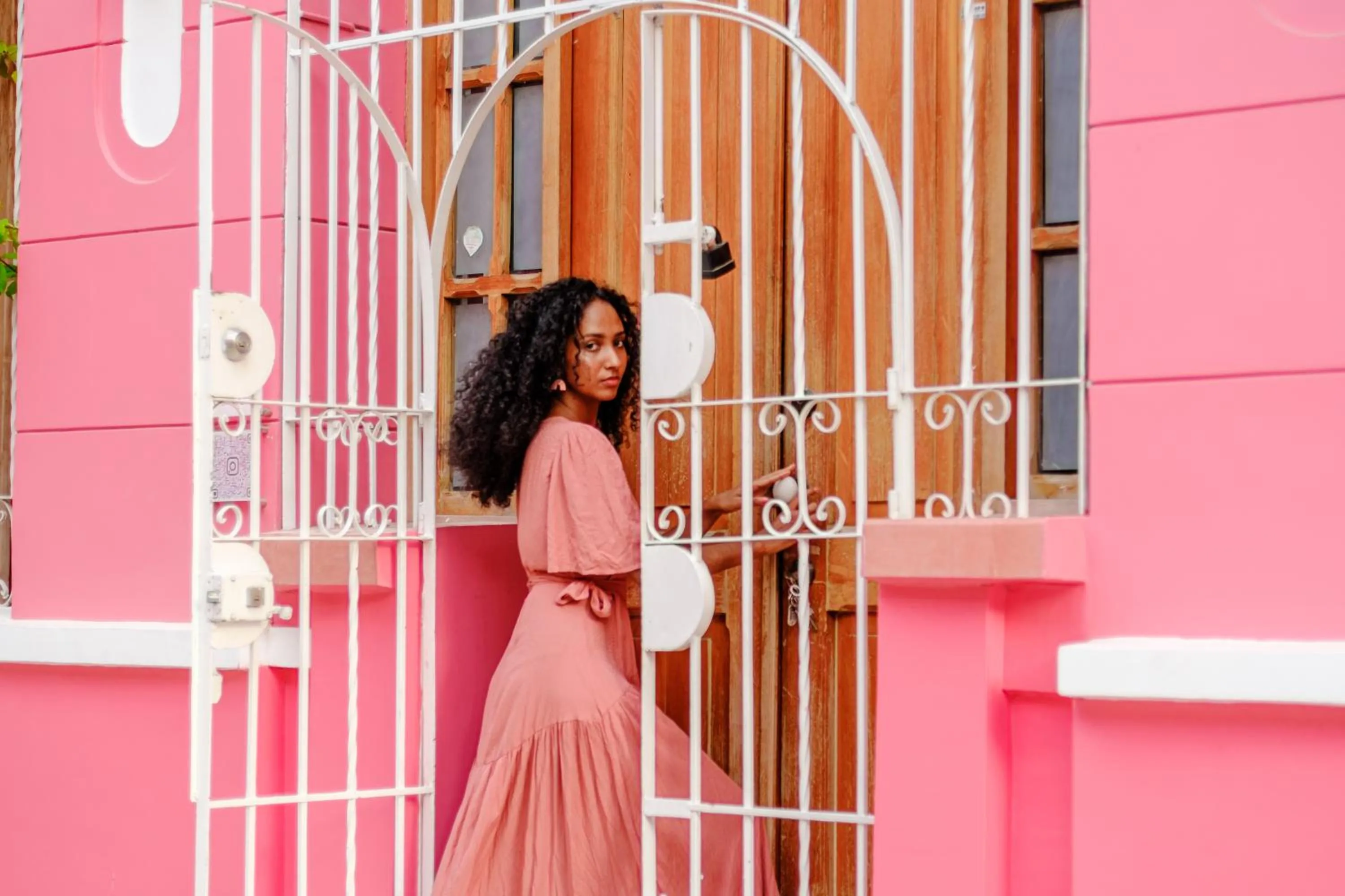 Facade/entrance in Casa Rosa - Alma Hotels