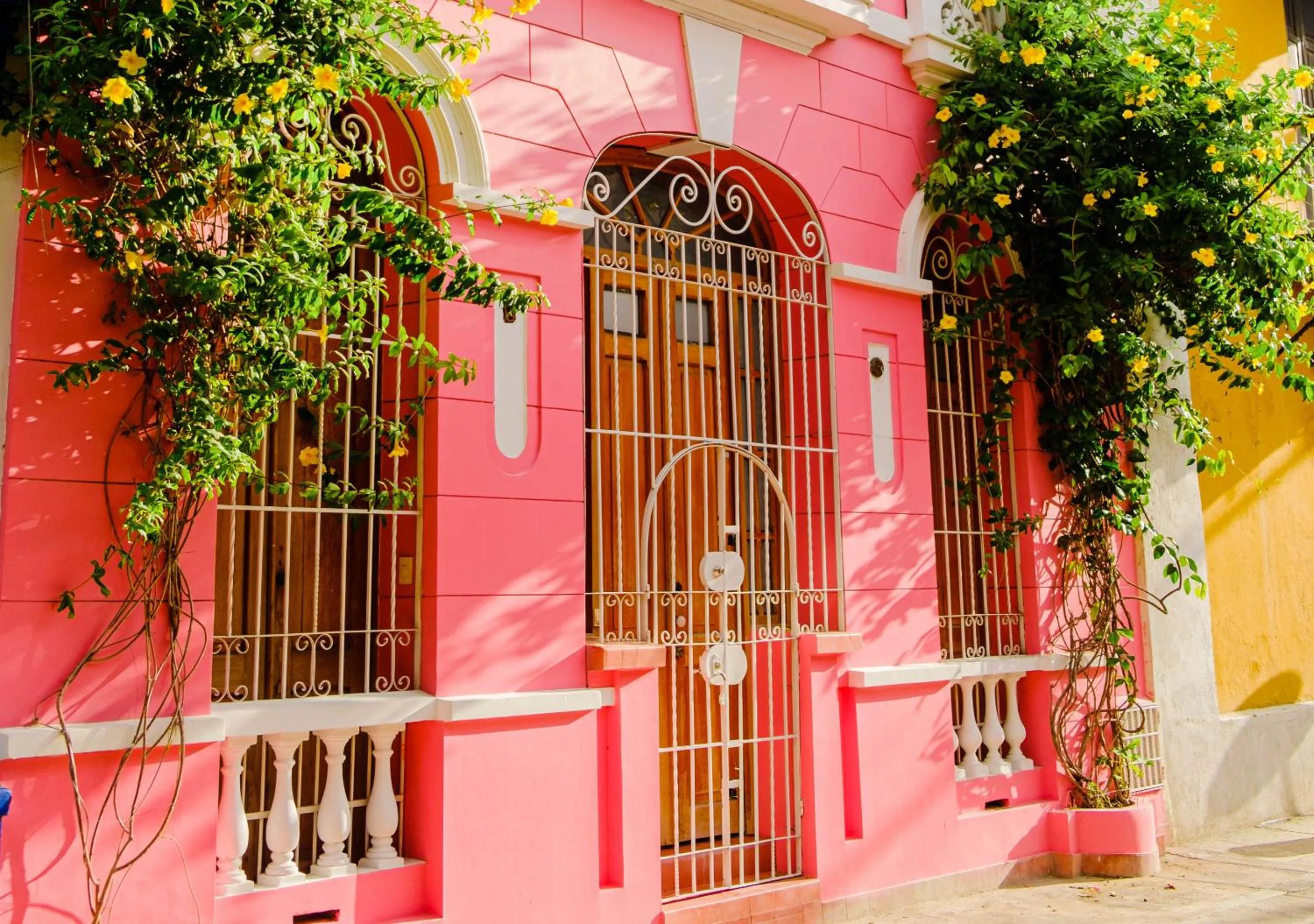 Facade/entrance in Casa Rosa - Alma Hotels