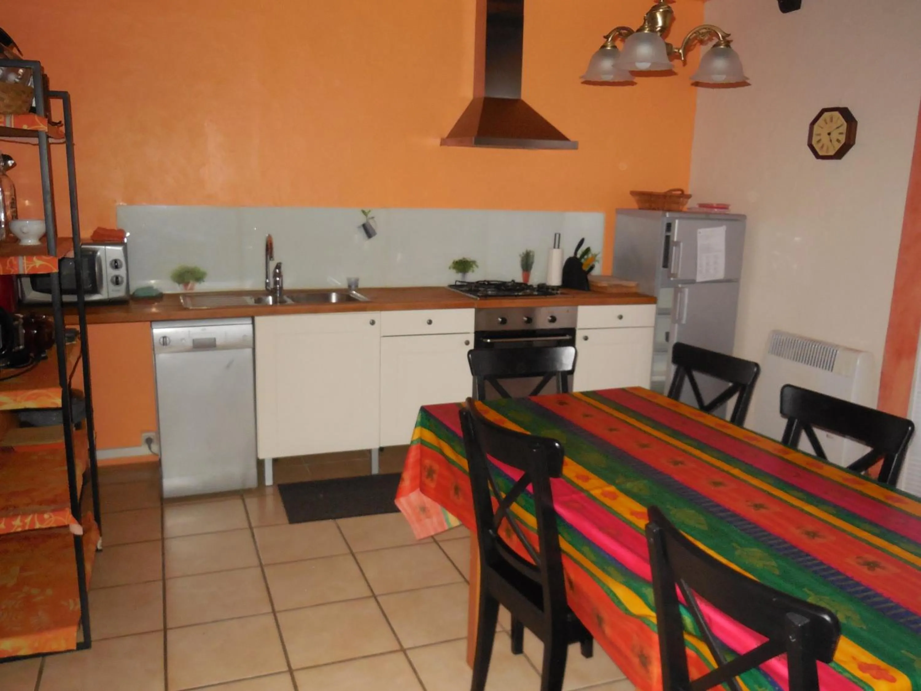 Kitchen or kitchenette in Calme au Canal de Centre