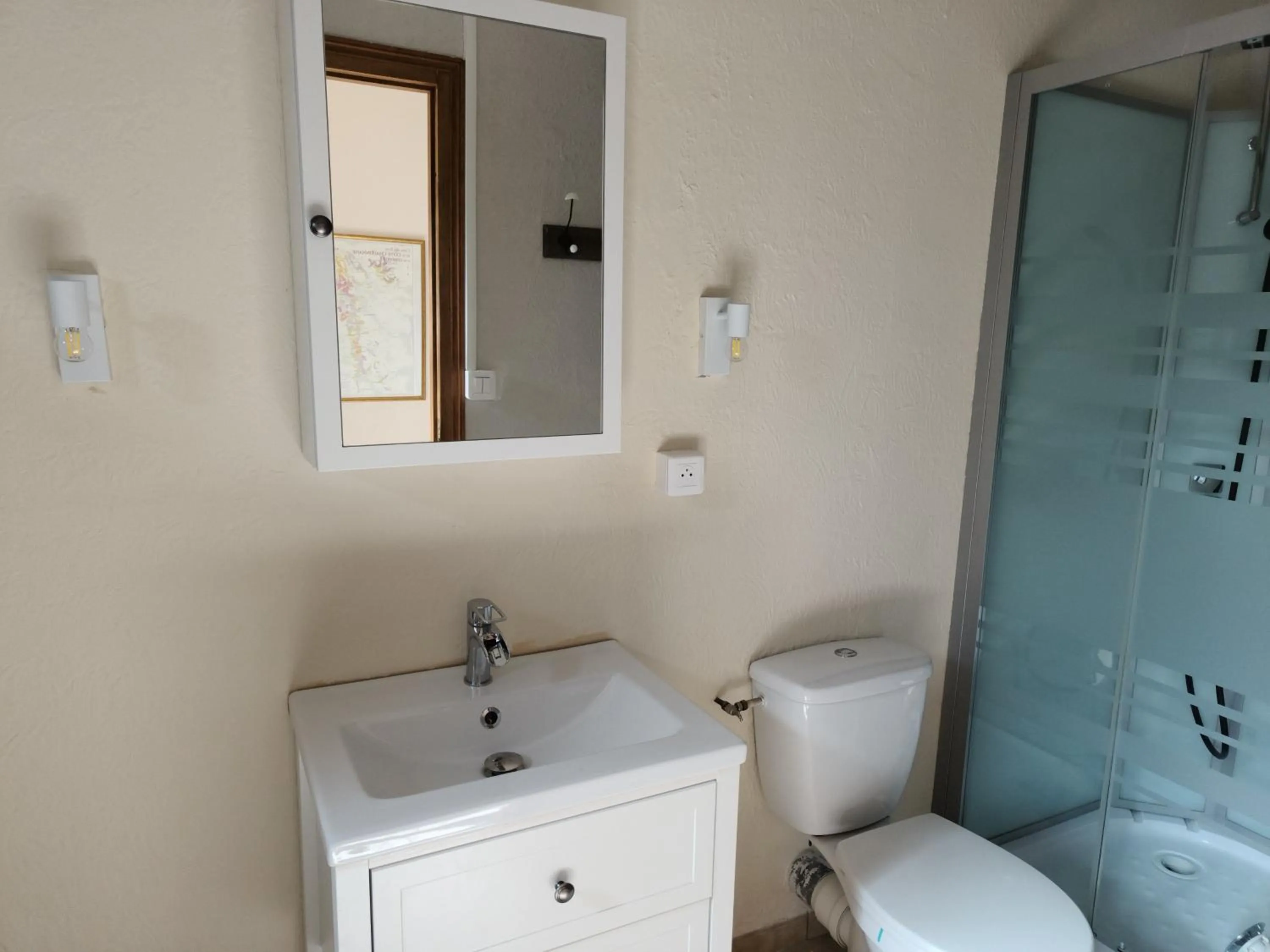 Bathroom in Calme au Canal de Centre