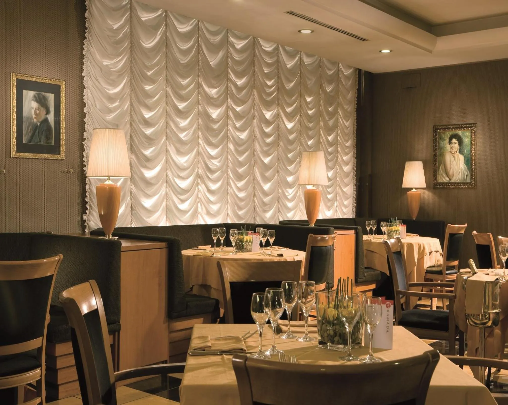 Restaurant/places to eat in Ramada by Wyndham Naples