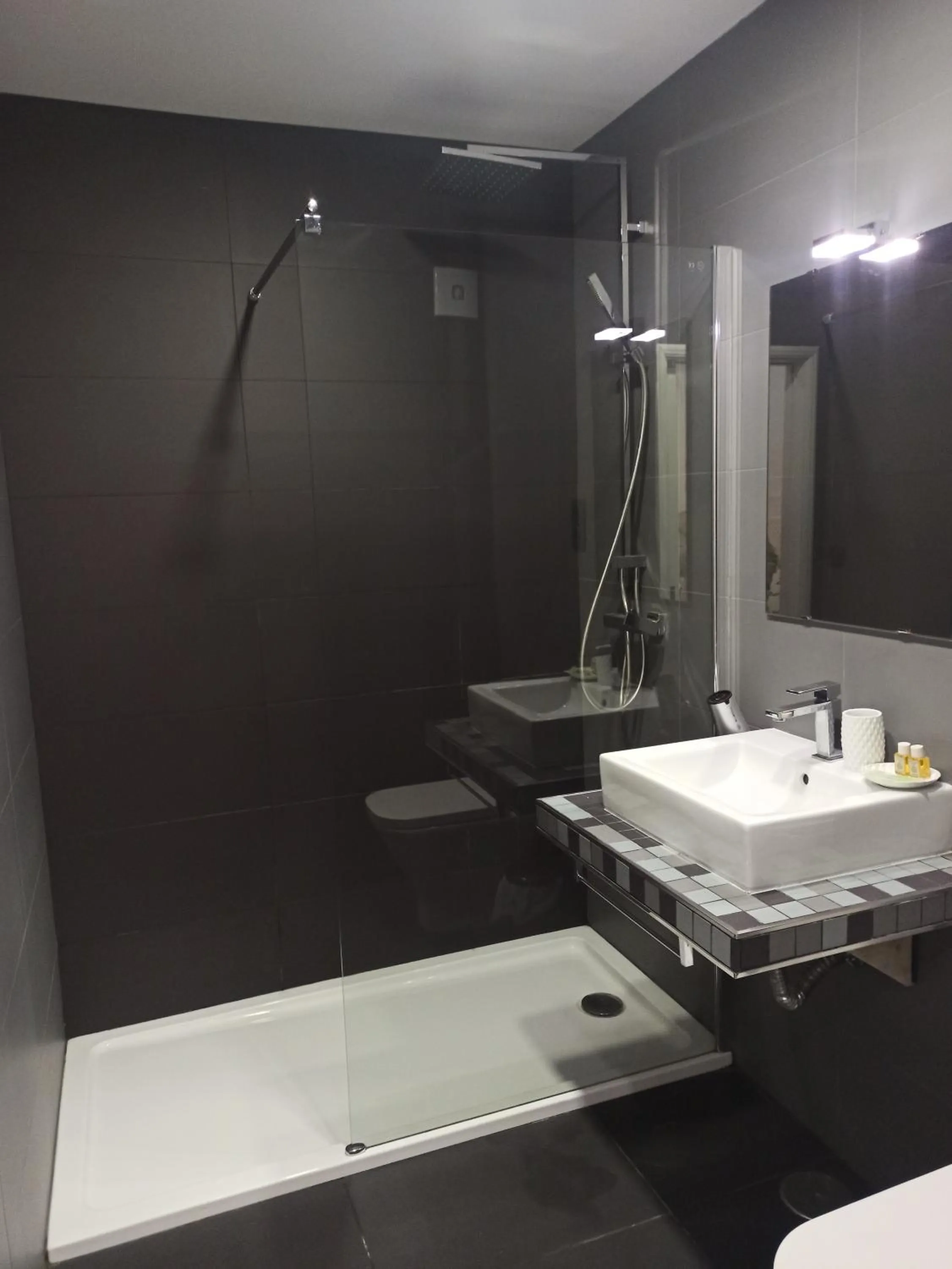 Deluxe Queen Suite in SUPERTUBOS HOUSE Peniche