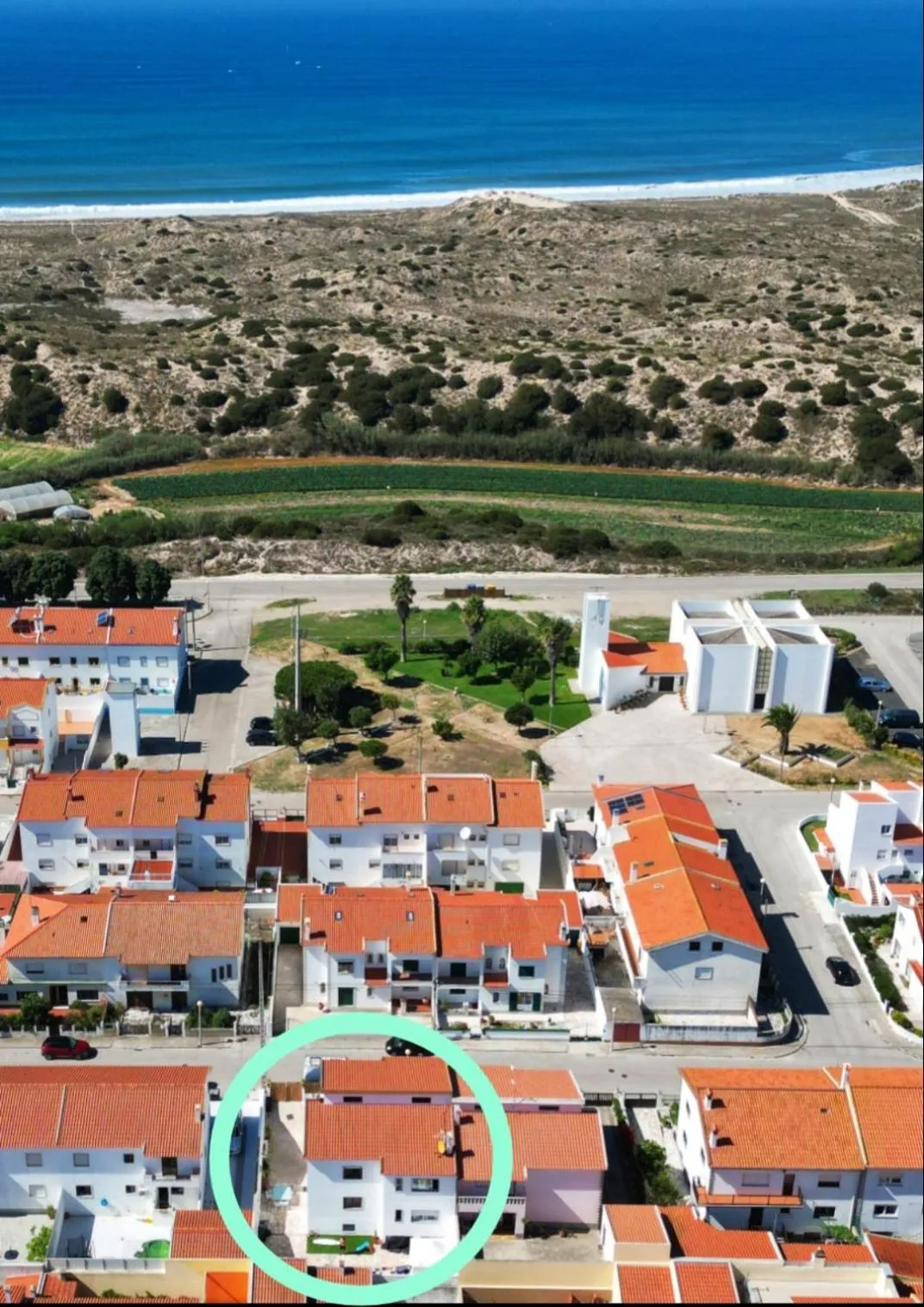 Neighbourhood in SUPERTUBOS HOUSE Peniche