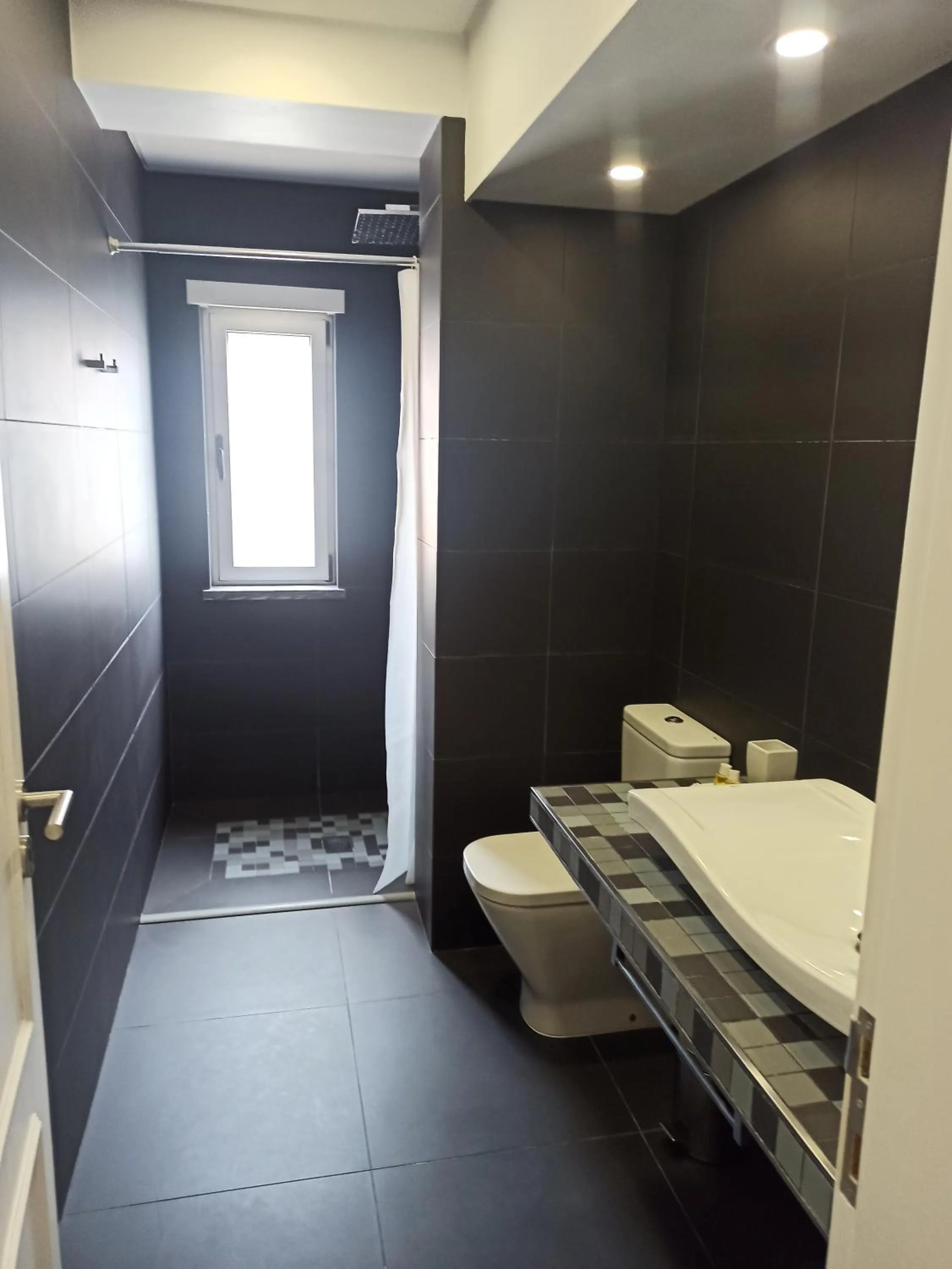 Shower in SUPERTUBOS HOUSE Peniche