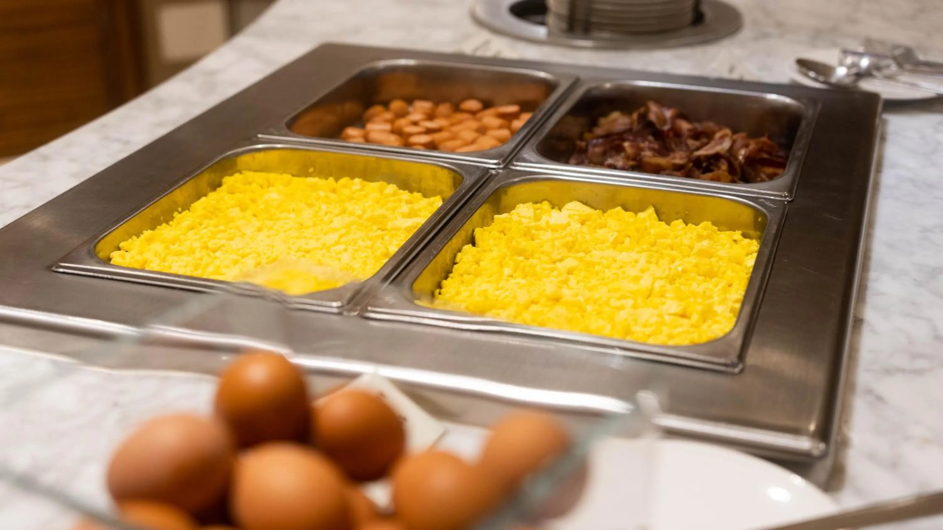 Buffet breakfast in Hotel Cruise