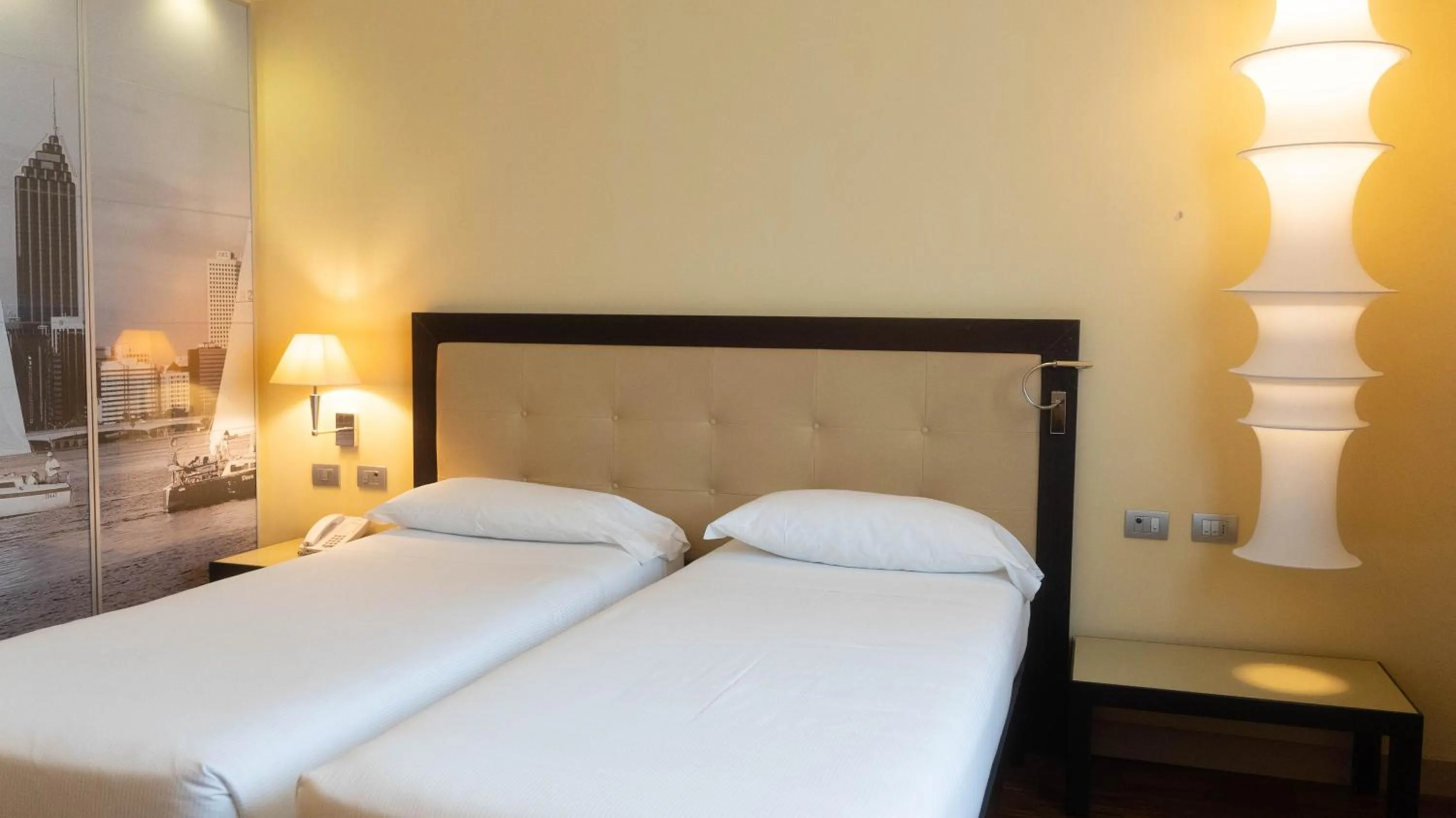 Bedroom, Bed in Hotel Cruise