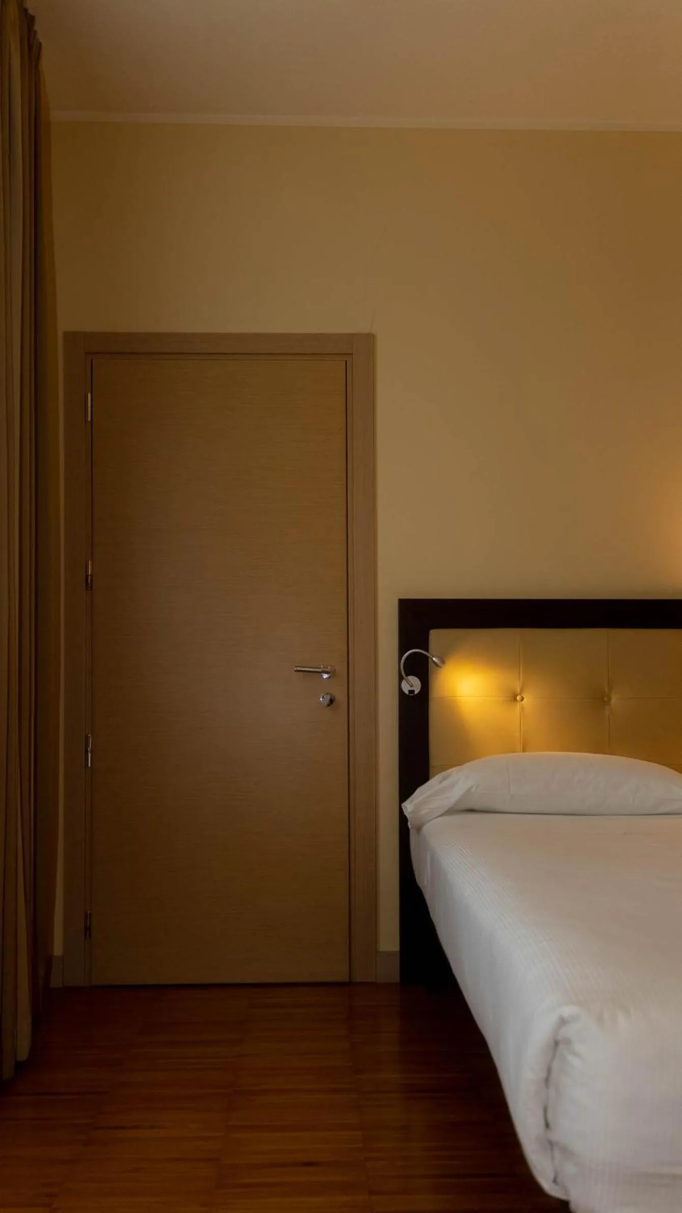 Bedroom, Bed in Hotel Cruise