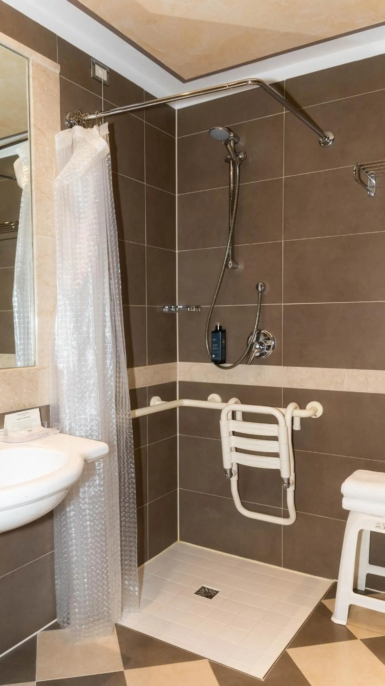 Shower in Hotel Cruise