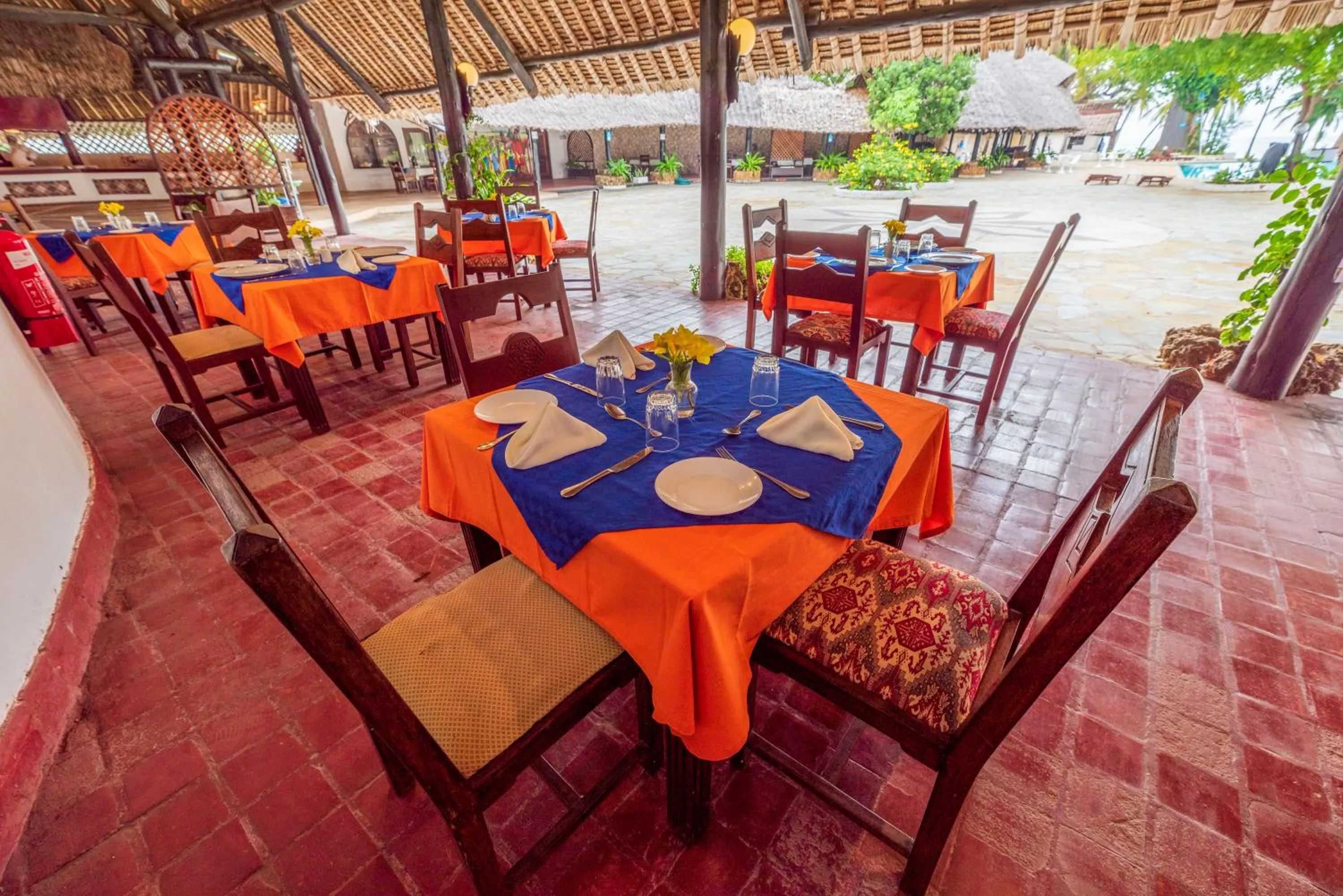 Restaurant/places to eat in Safari Beach Hotel