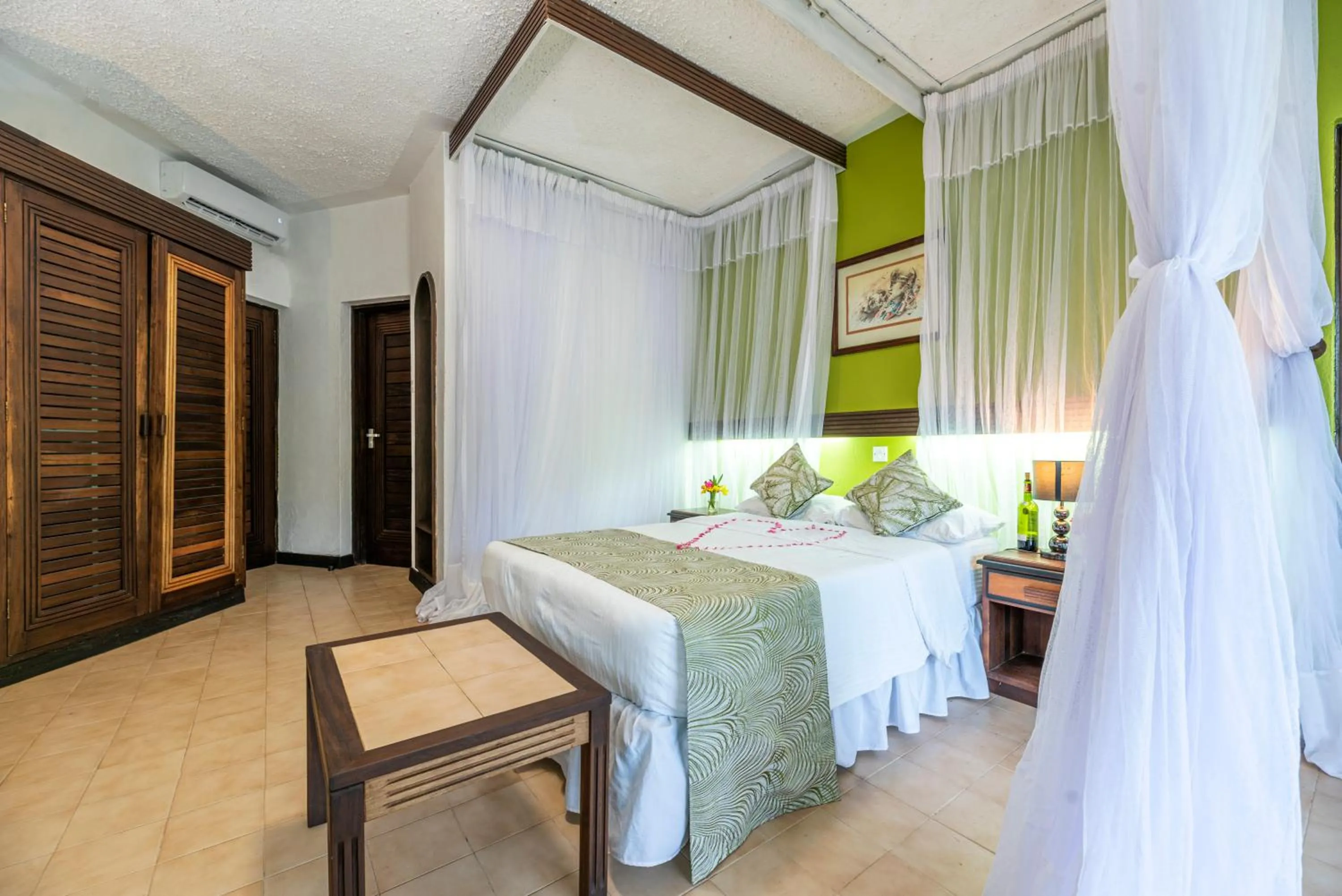 Bed in Safari Beach Hotel