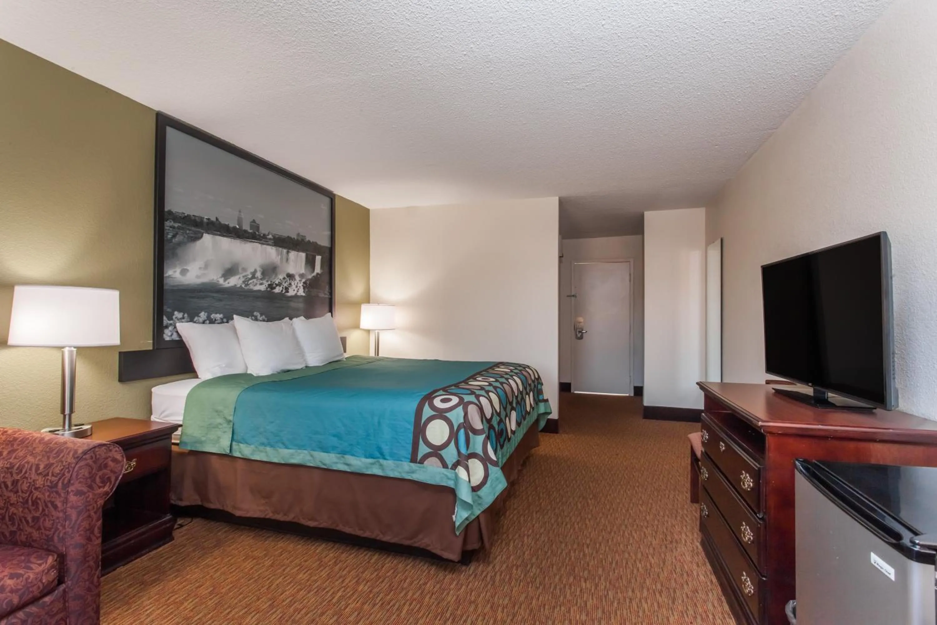 Photo of the whole room, Bed in Super 8 by Wyndham Hamburg