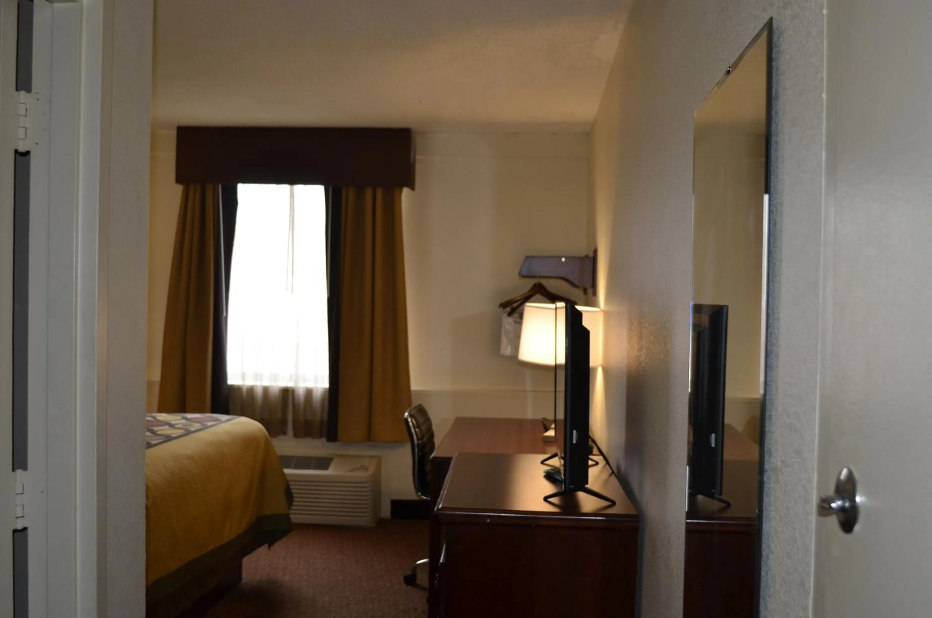 TV and multimedia, Bed in Super 8 by Wyndham Hamburg