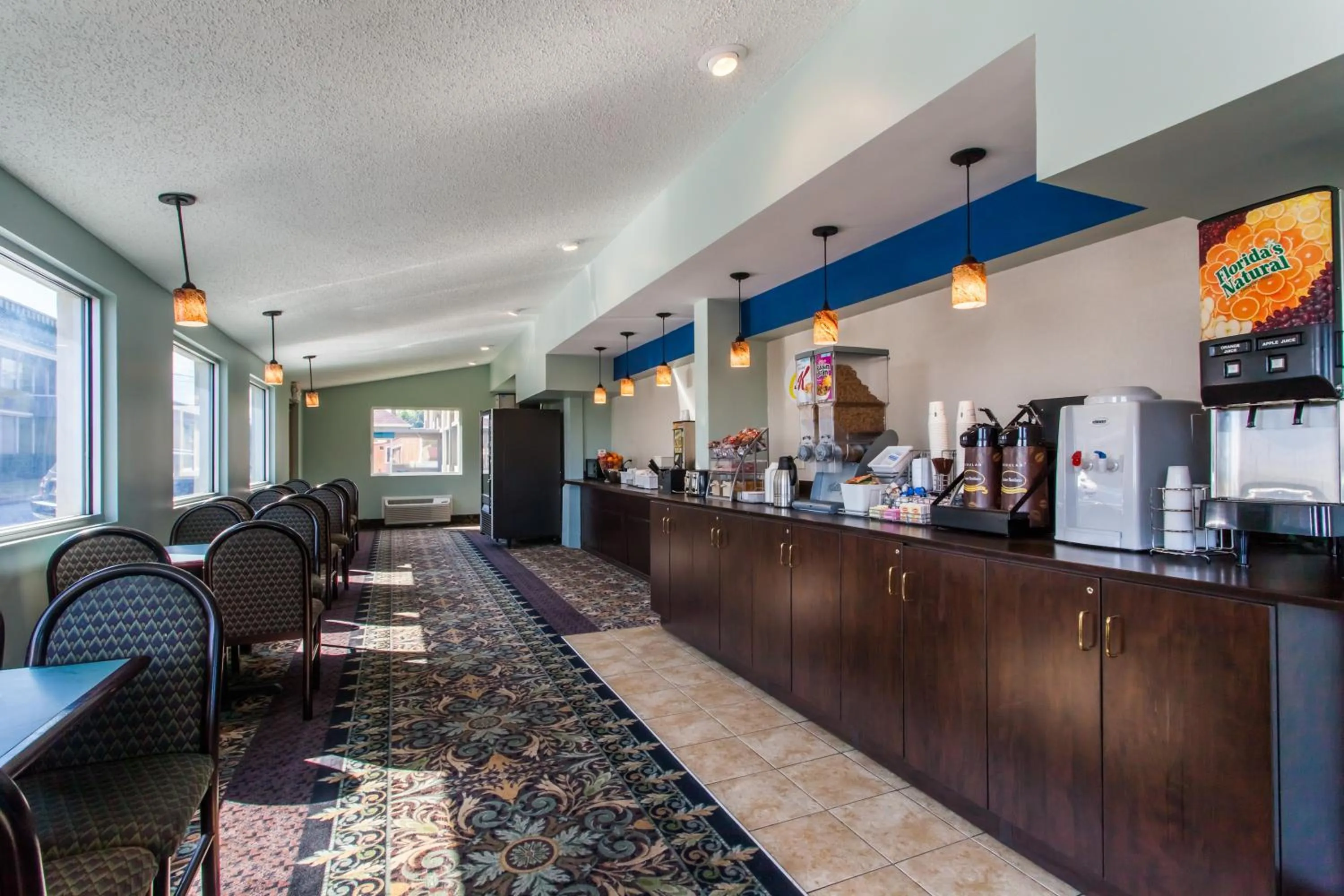 Continental breakfast, Restaurant/Places to Eat in Super 8 by Wyndham Hamburg