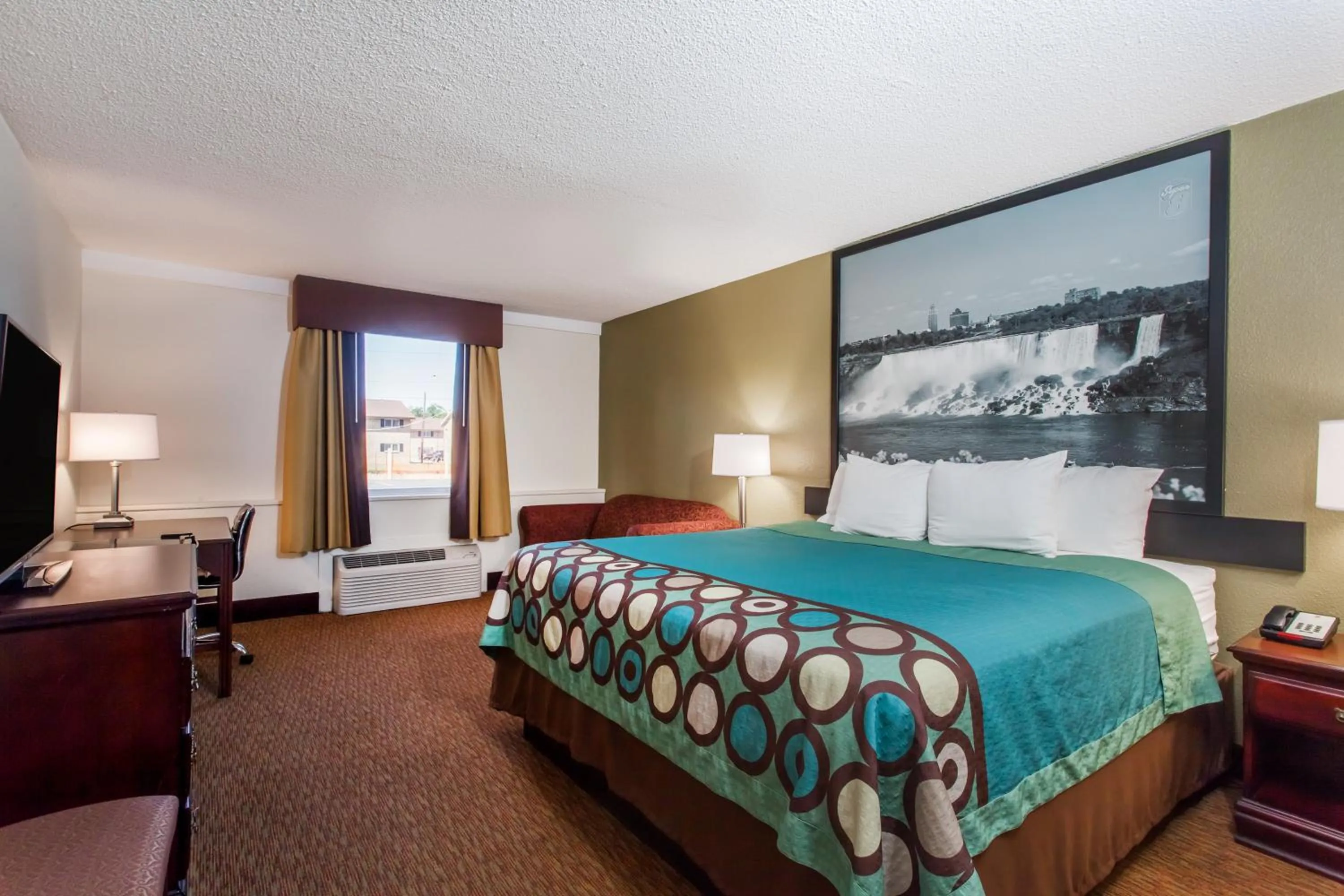 Photo of the whole room, Bed in Super 8 by Wyndham Hamburg