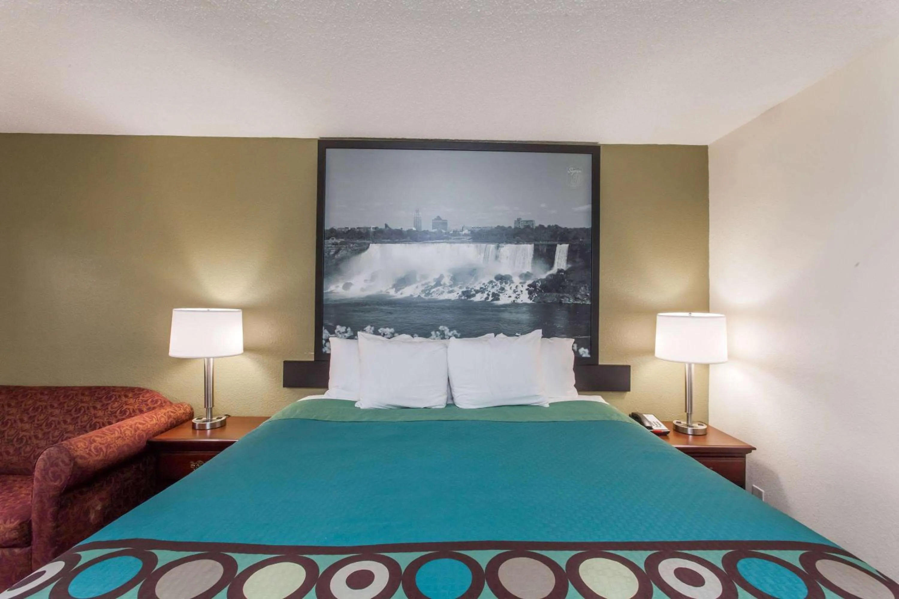 Photo of the whole room, Bed in Super 8 by Wyndham Hamburg