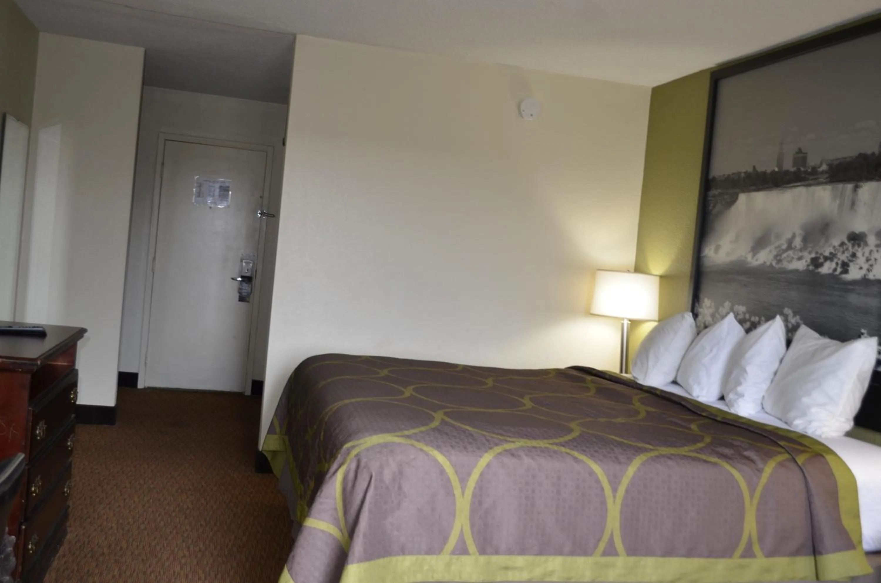 Bed in Super 8 by Wyndham Hamburg