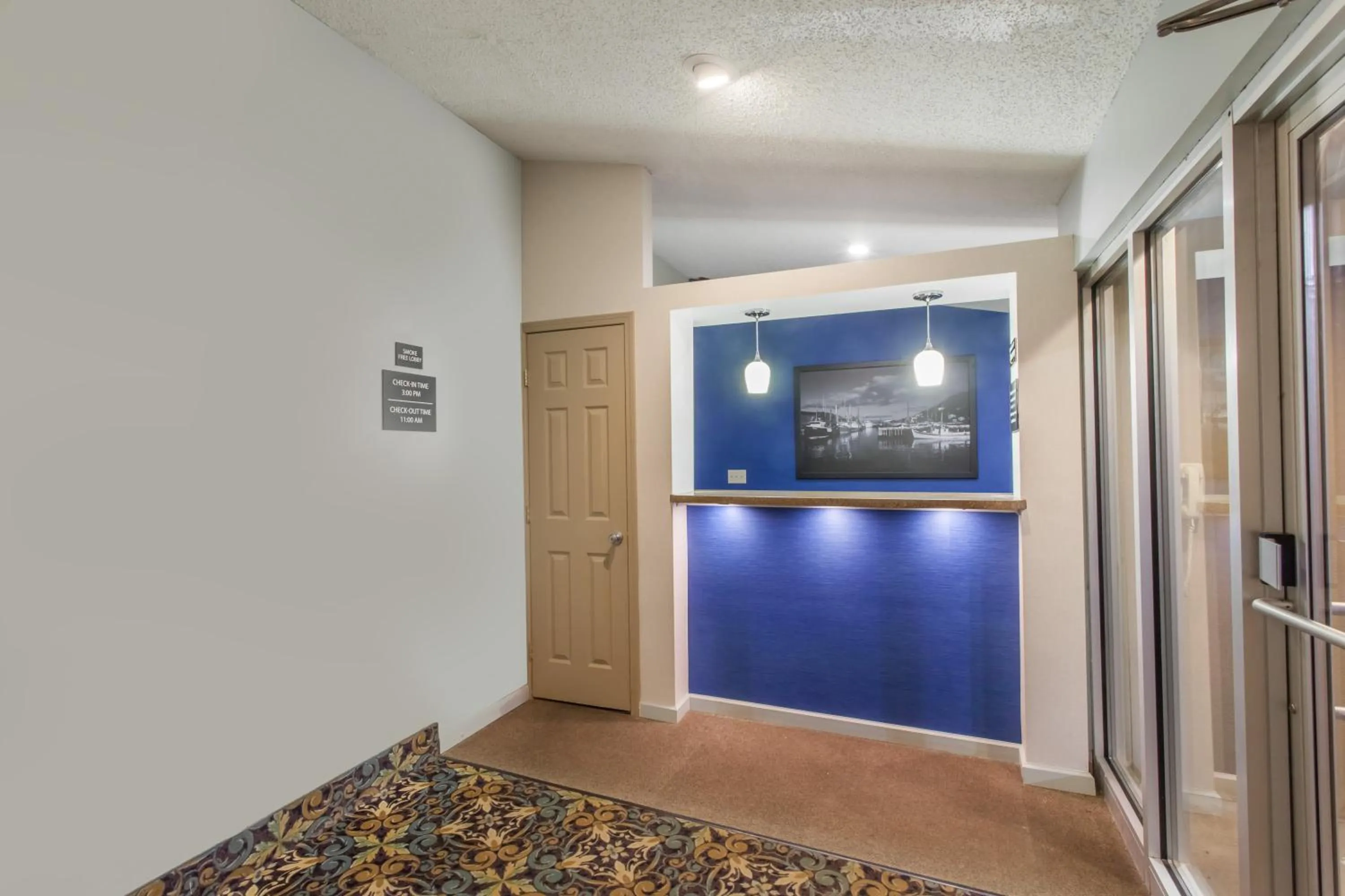 Lobby or reception, TV/Entertainment Center in Super 8 by Wyndham Hamburg