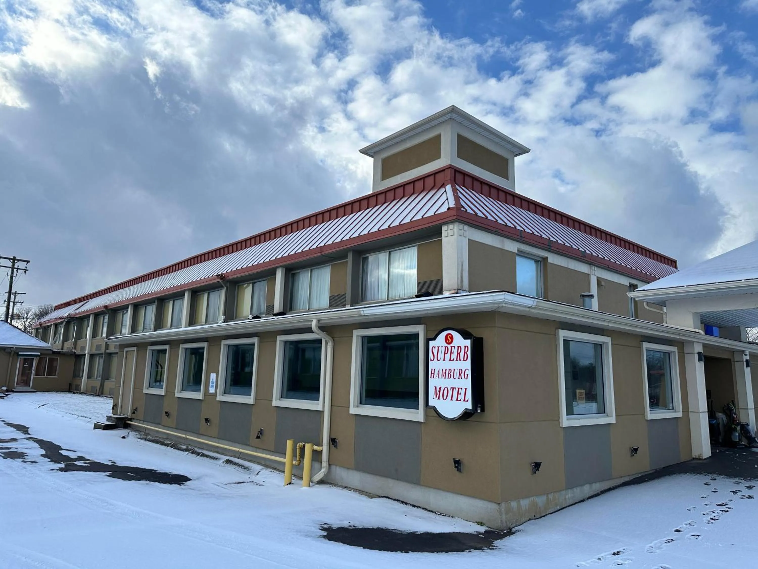 Property building, Winter in Super 8 by Wyndham Hamburg