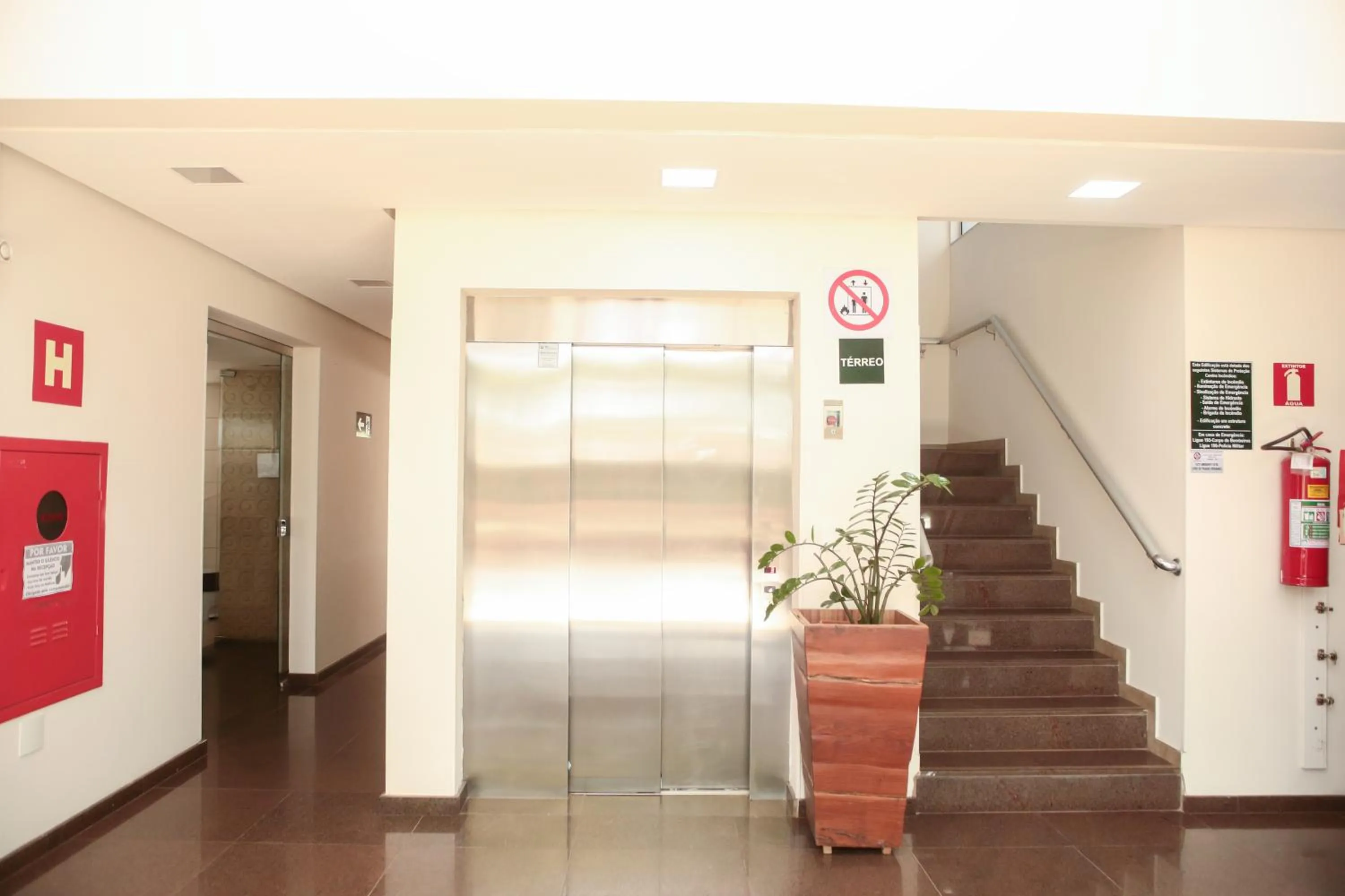 Lobby or reception in CAMBRAIA HOTEL ARCOS