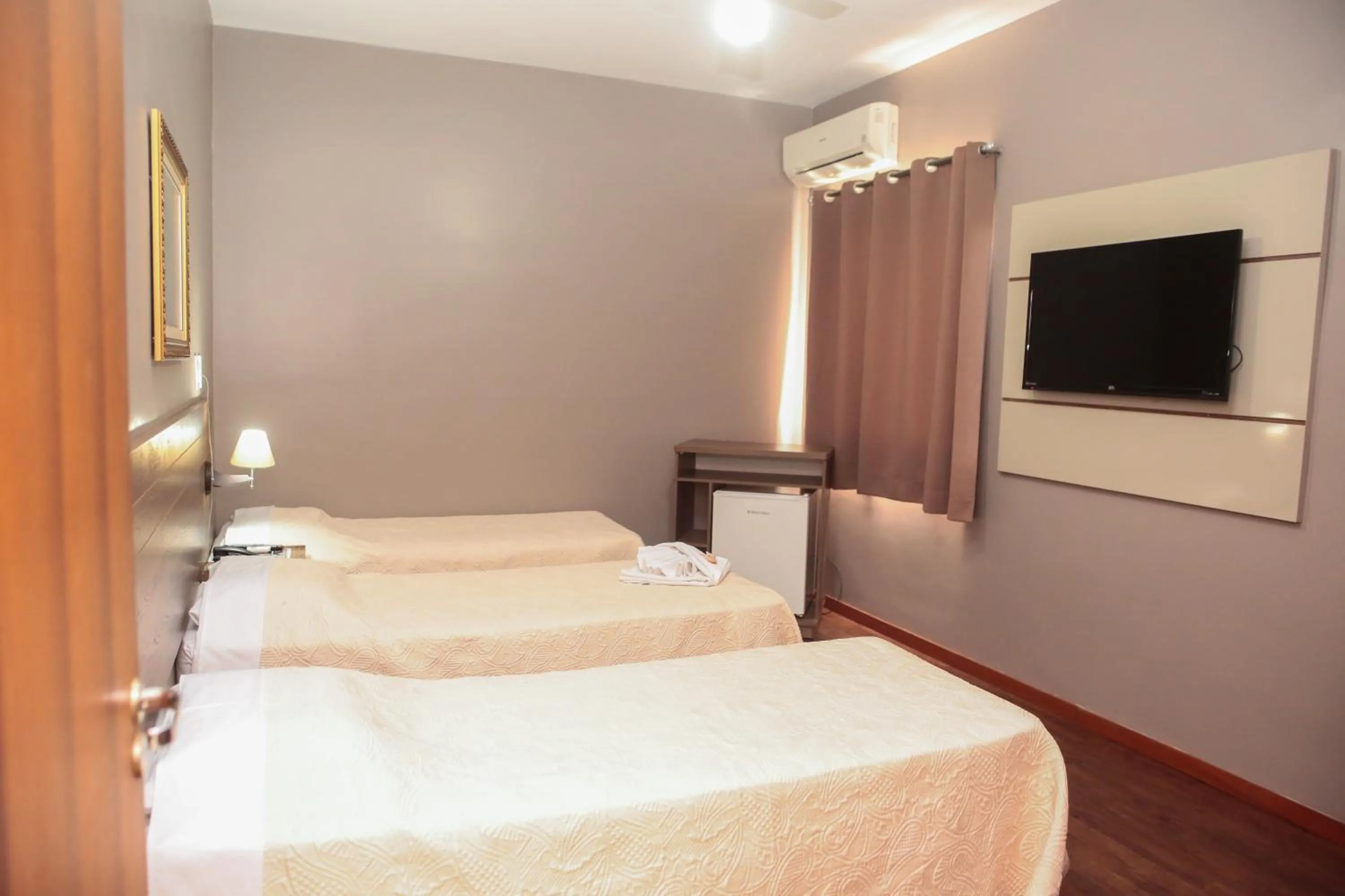 Photo of the whole room, Bed in CAMBRAIA HOTEL ARCOS