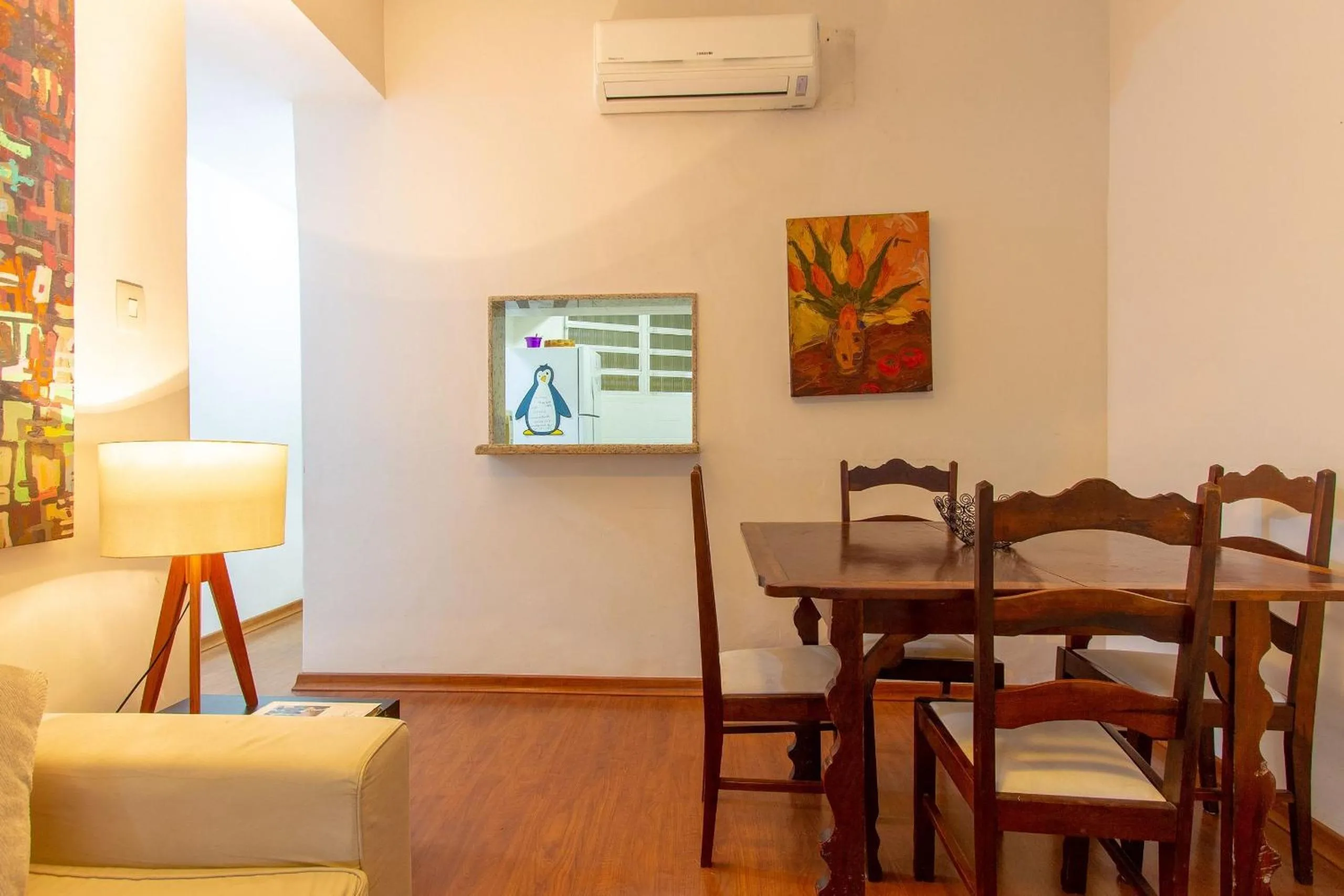 Communal lounge/ TV room in Ipanema: 2Qtos Confortável, Ao Lado da Praia