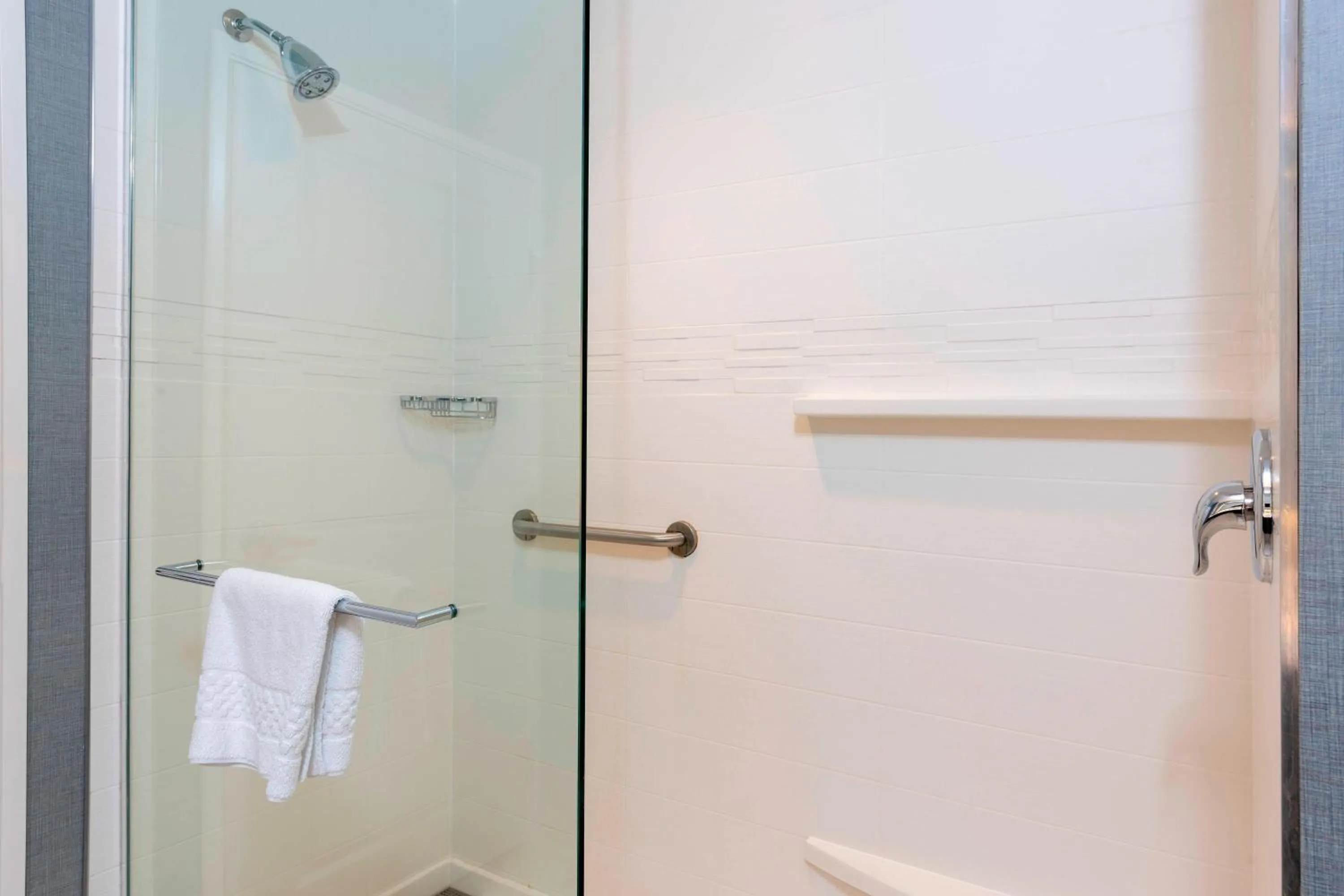 Bathroom in Residence Inn by Marriott Akron South/Green