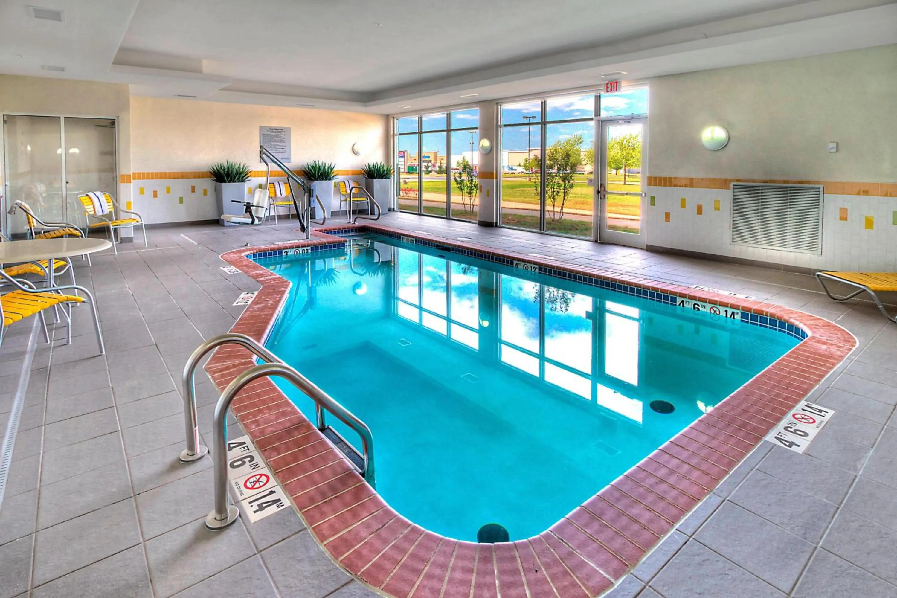 Swimming pool in Fairfield Inn and Suites Oklahoma City Yukon