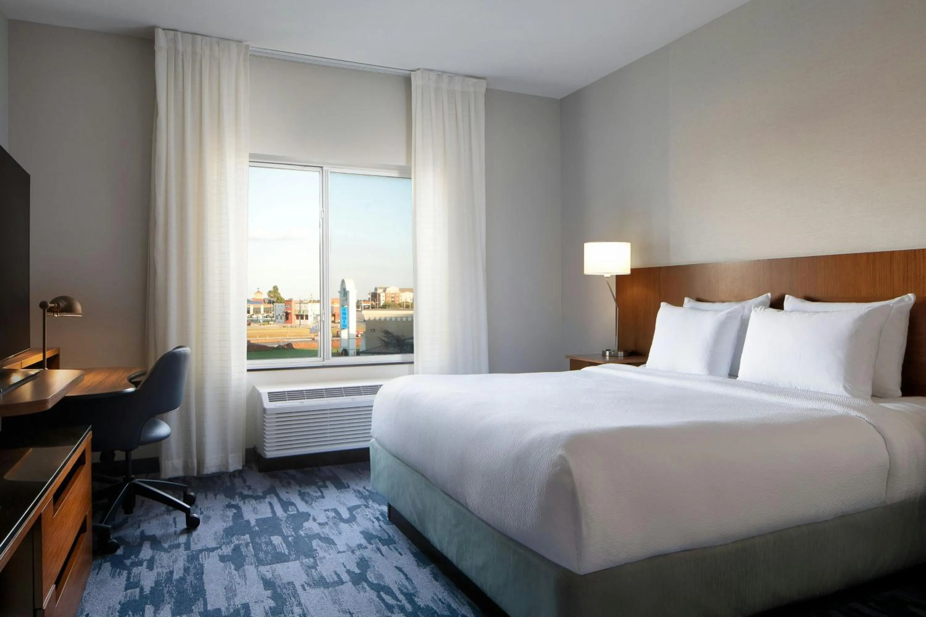 Photo of the whole room, Bed in Fairfield Inn and Suites Oklahoma City Yukon