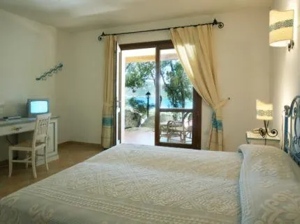 Bedroom in Hotel Valkarana Country Relais