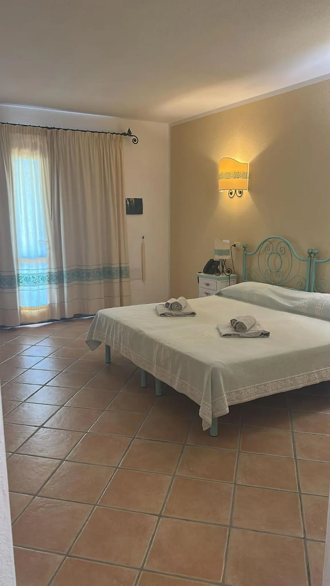 Bed in Hotel Valkarana Country Relais