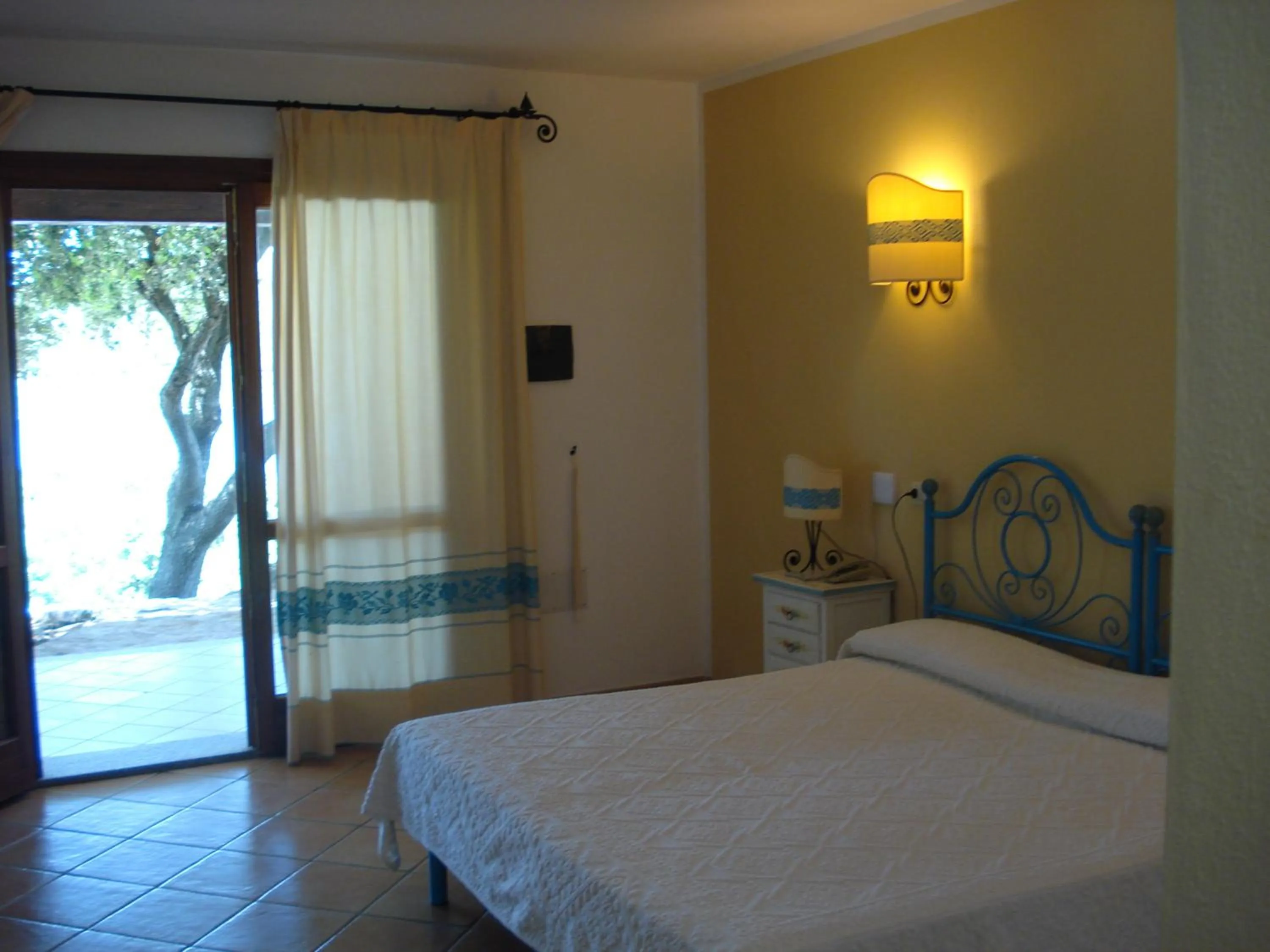 Bed in Hotel Valkarana Country Relais