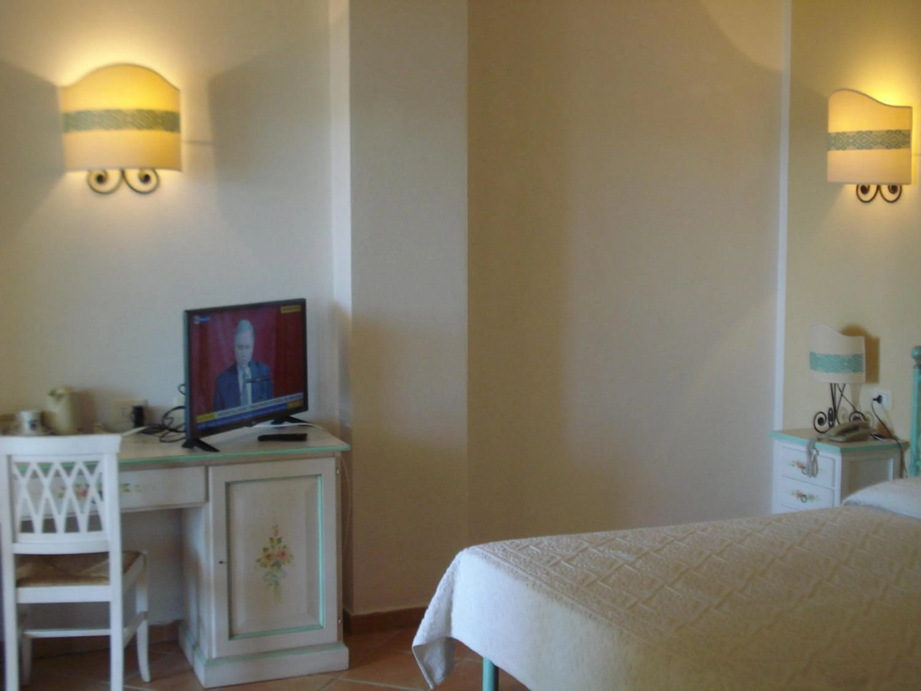 TV and multimedia in Hotel Valkarana Country Relais