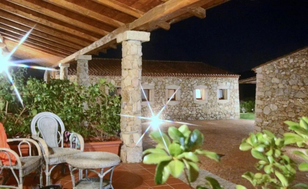 Patio in Hotel Valkarana Country Relais