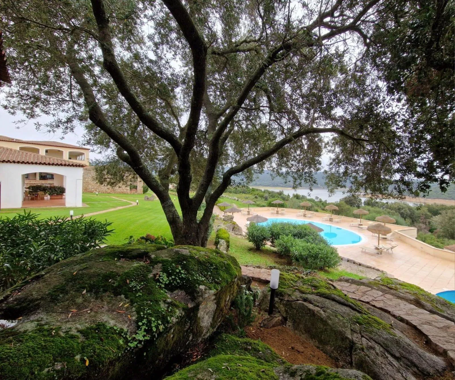 Pool view in Hotel Valkarana Country Relais