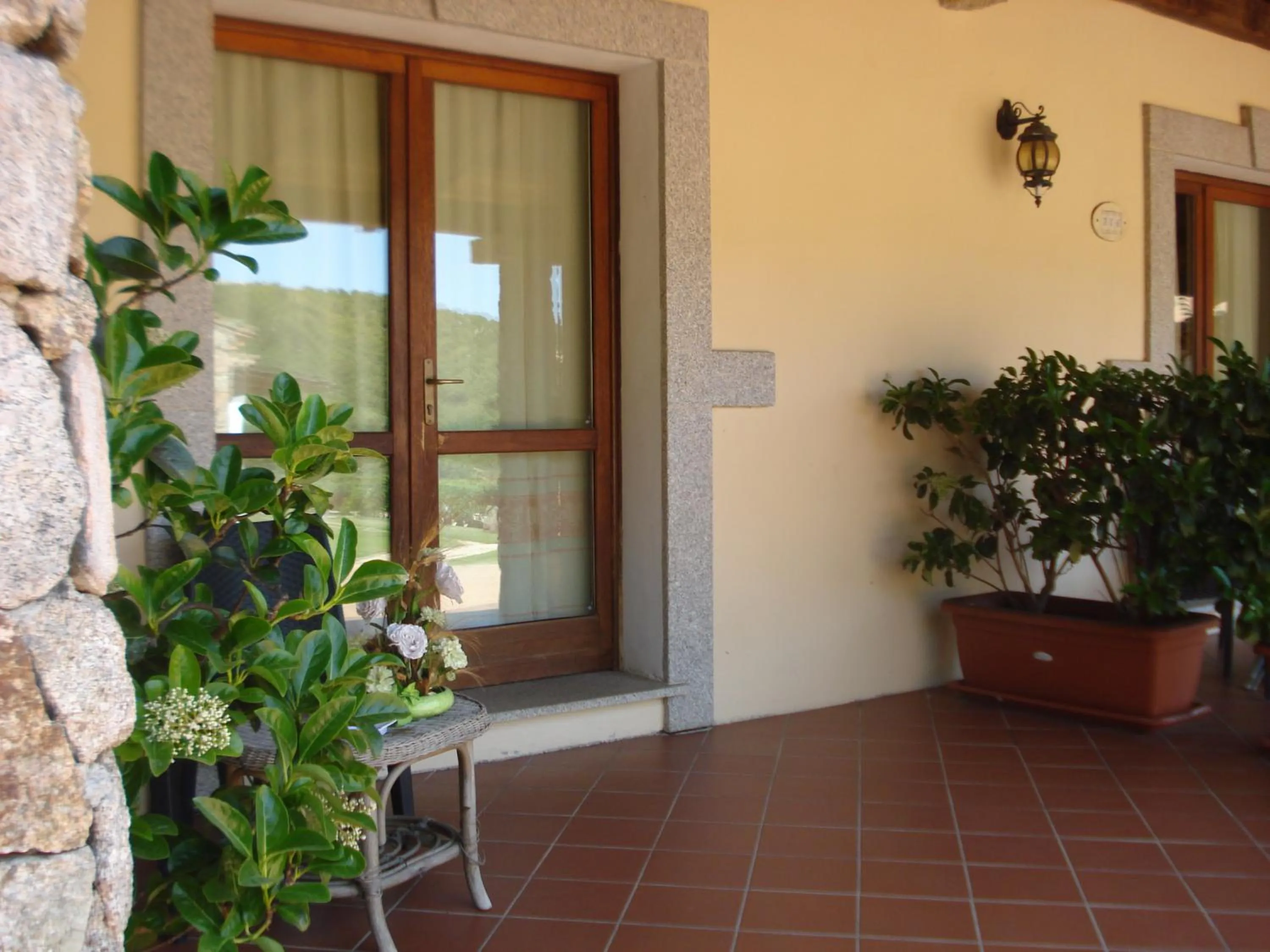 Patio in Hotel Valkarana Country Relais