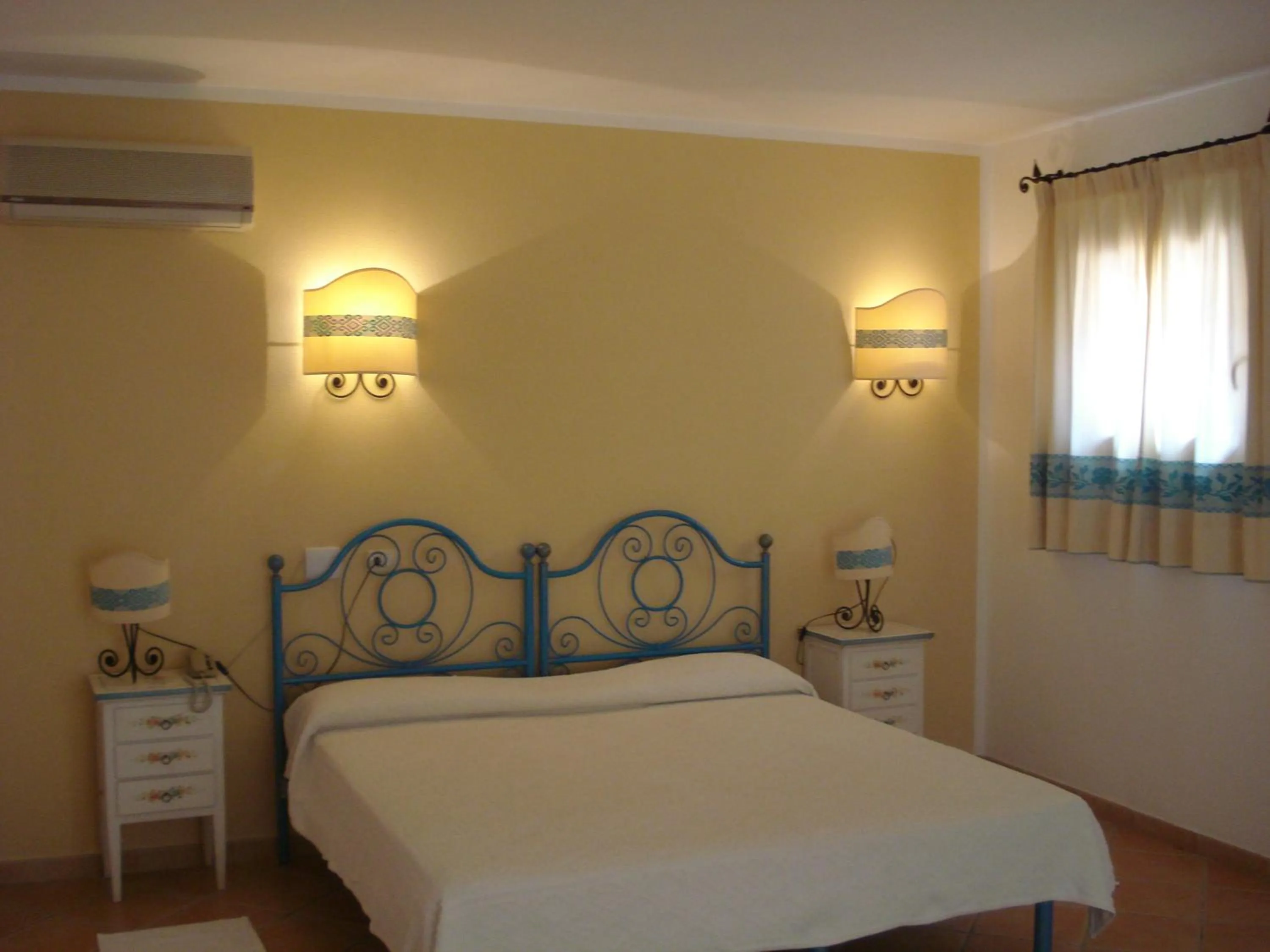 Bed in Hotel Valkarana Country Relais