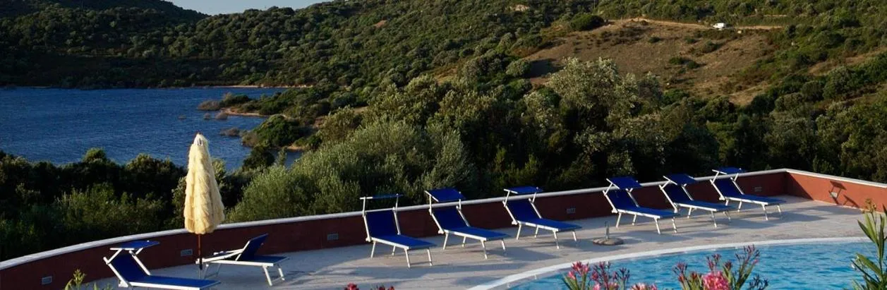 Pool view in Hotel Valkarana Country Relais