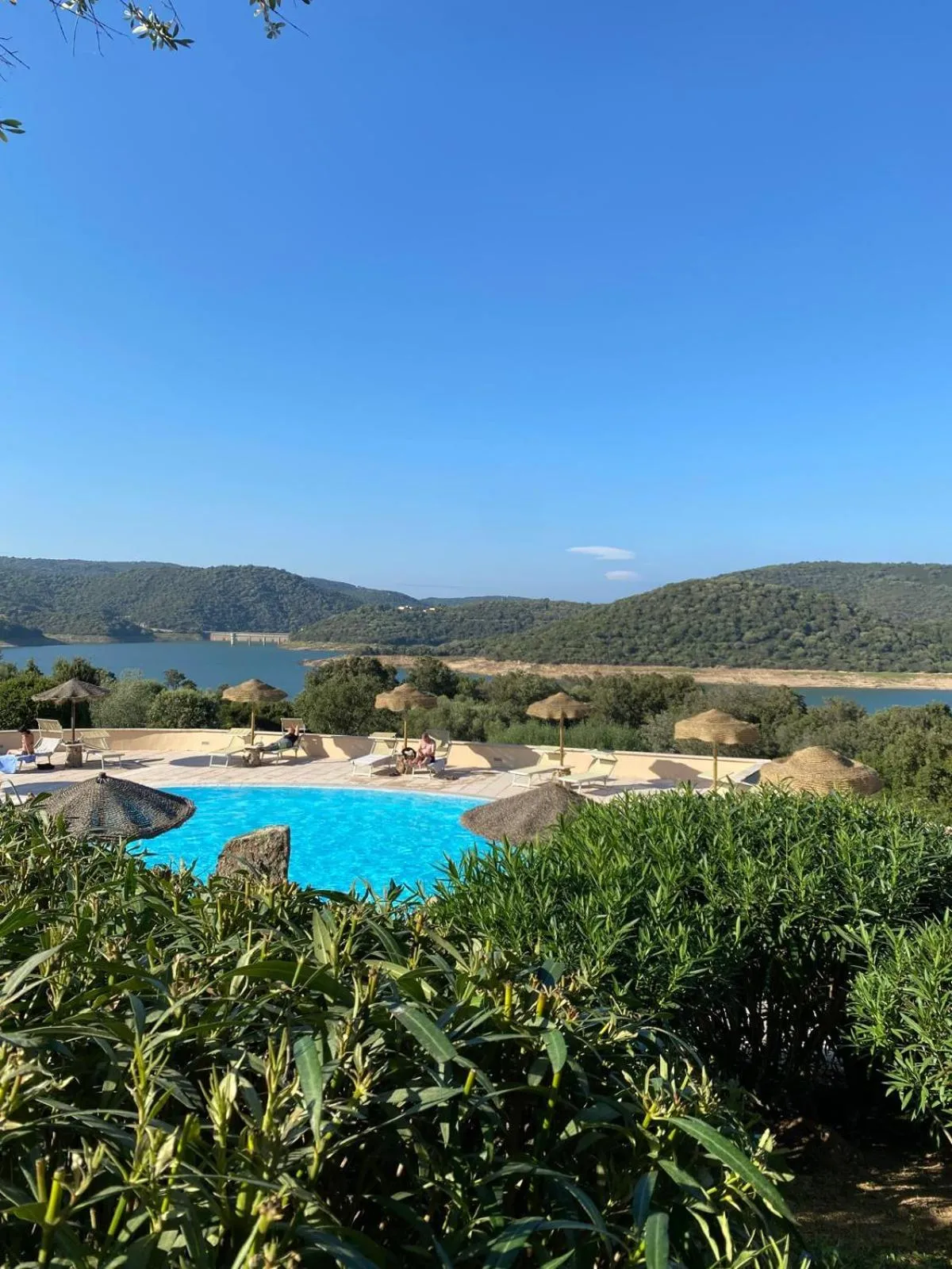 Swimming pool in Hotel Valkarana Country Relais