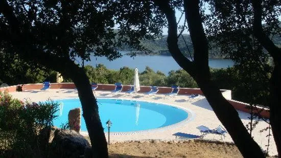 Pool view in Hotel Valkarana Country Relais