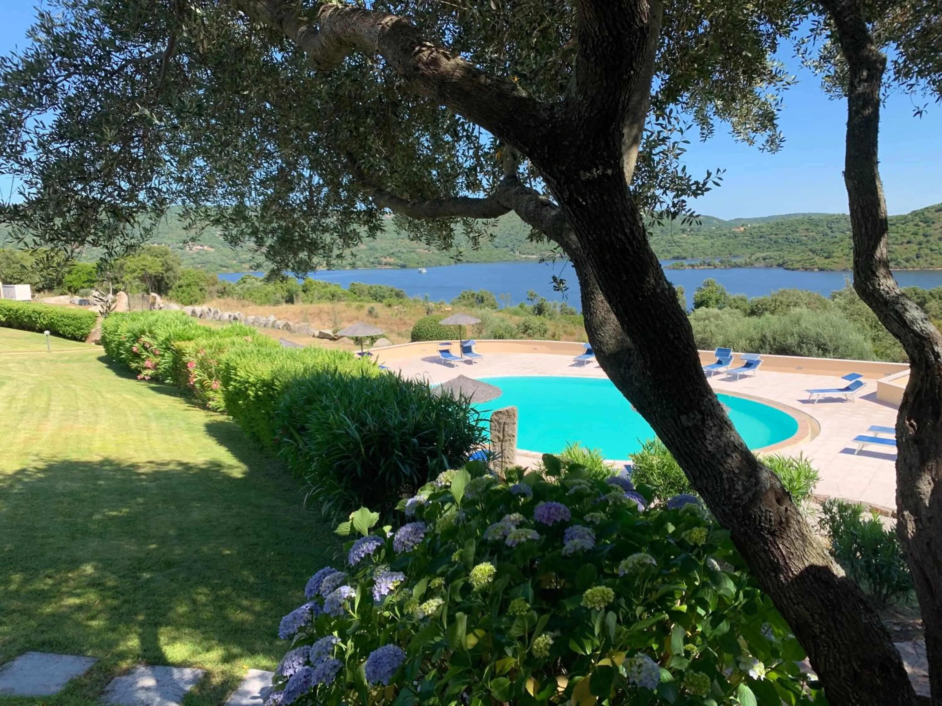 Swimming pool in Hotel Valkarana Country Relais