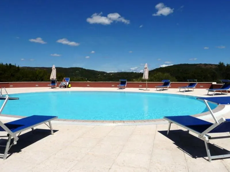 Pool view in Hotel Valkarana Country Relais