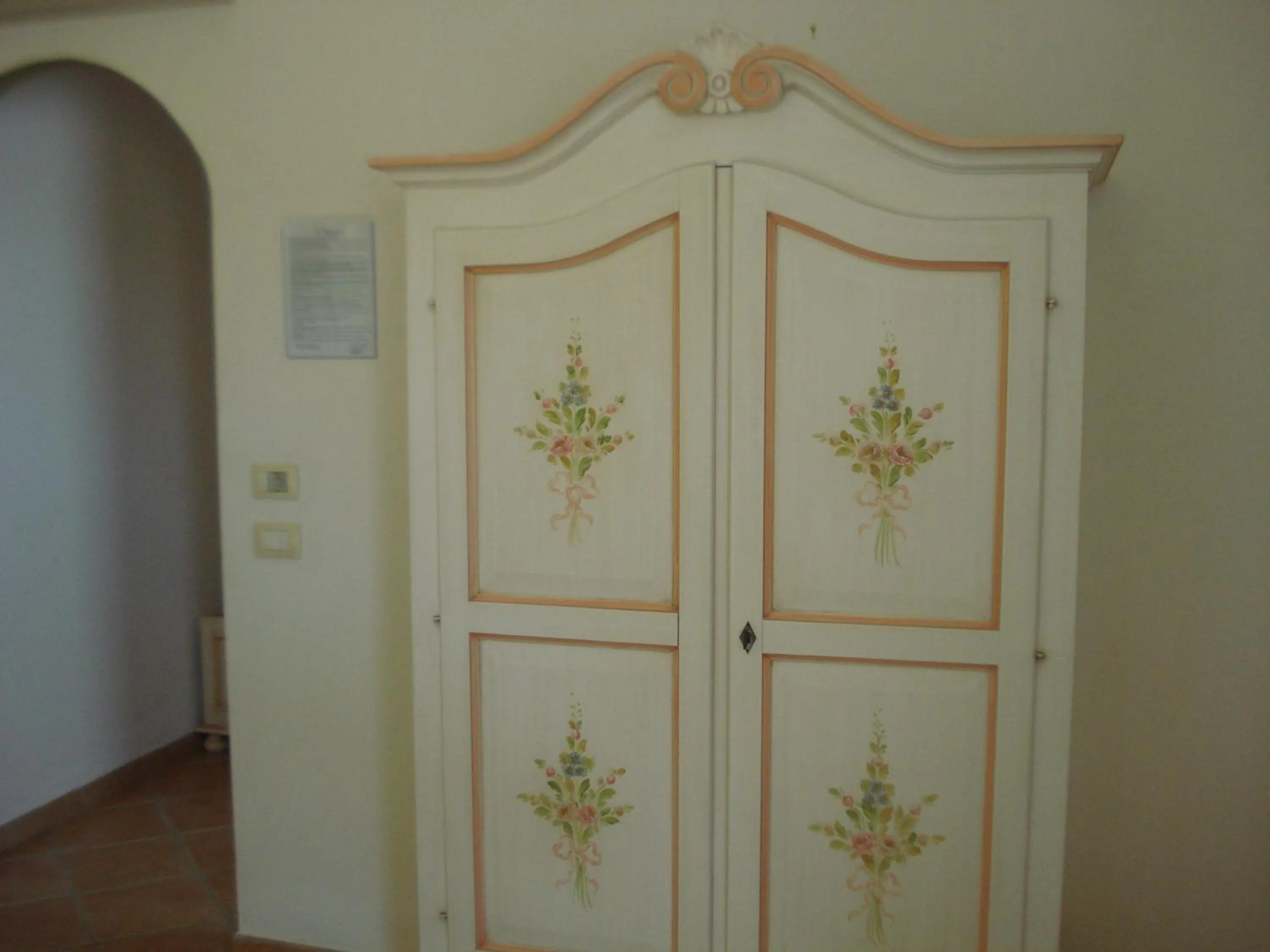 wardrobe in Hotel Valkarana Country Relais